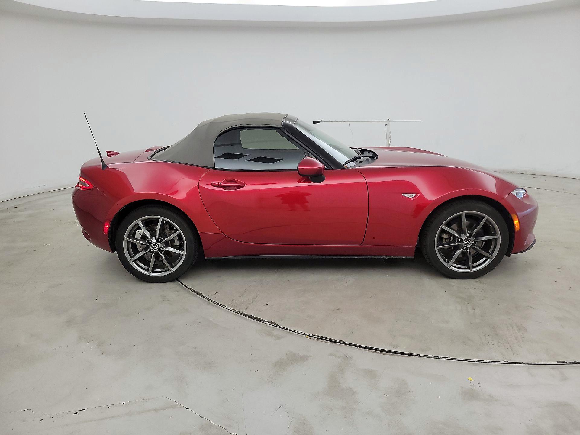 Thumbnail: 2020 Mazda MX-5 Miata - 4