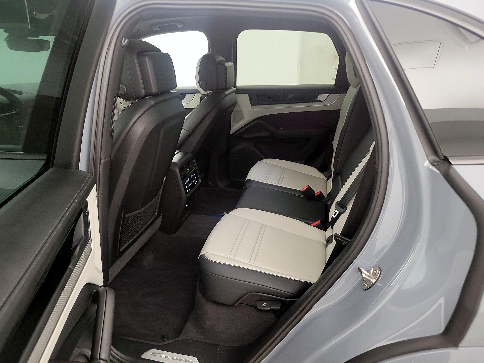 Thumbnail: 2025 Porsche Cayenne - 19
