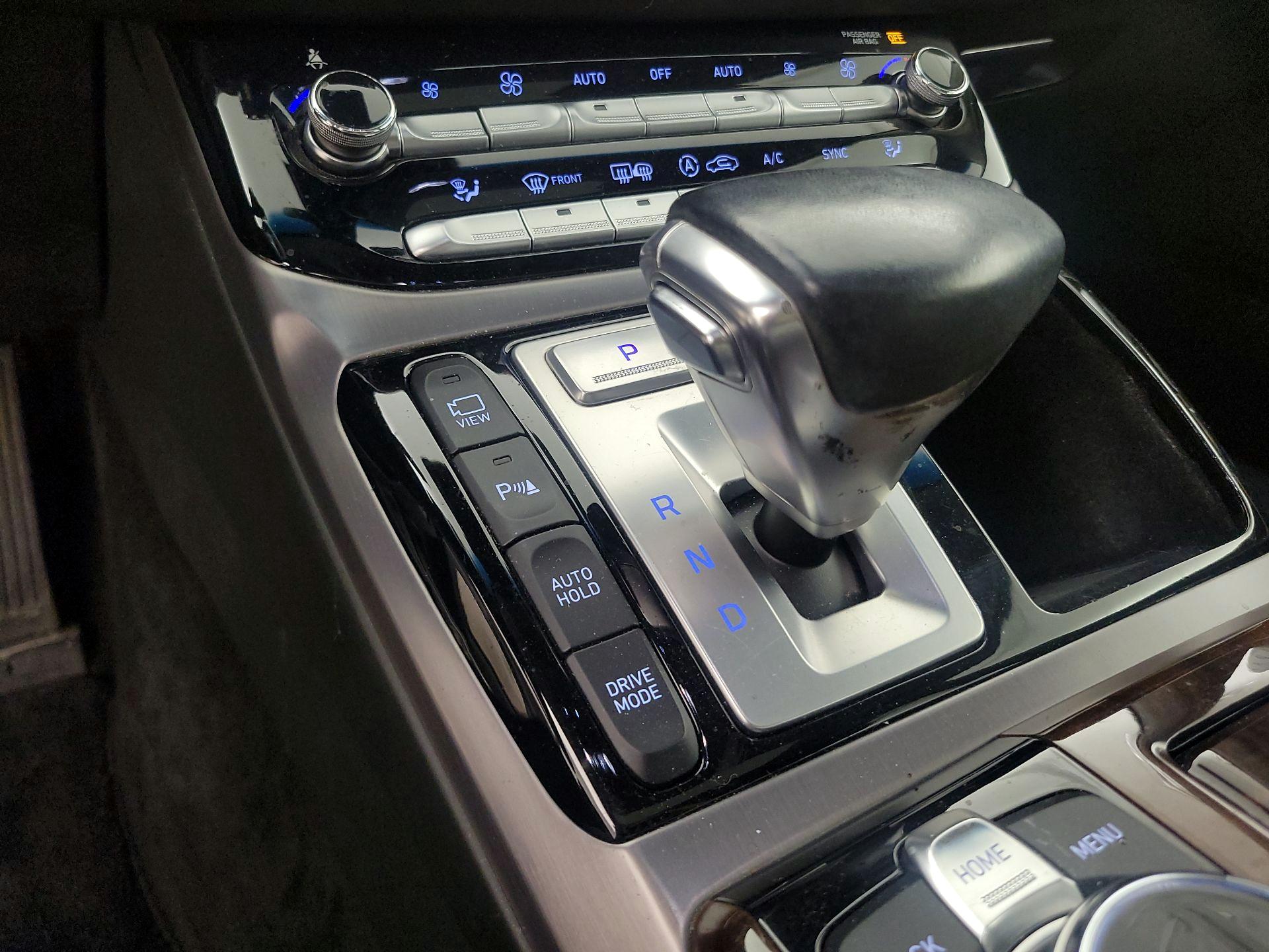 Thumbnail: 2018 Genesis G90 - 18