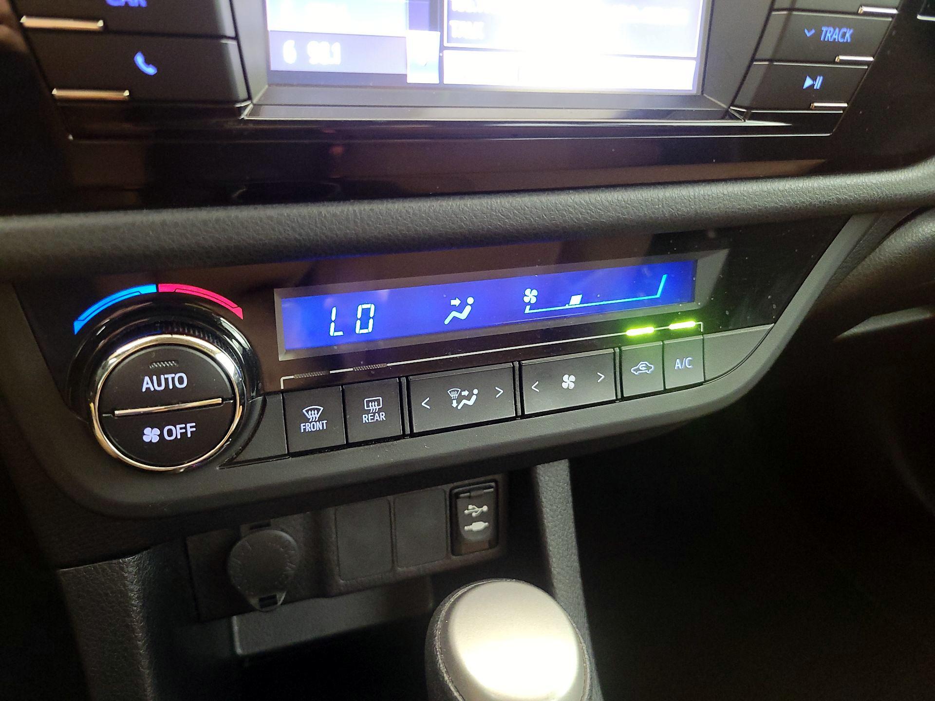 Thumbnail: 2014 Toyota Corolla - 16