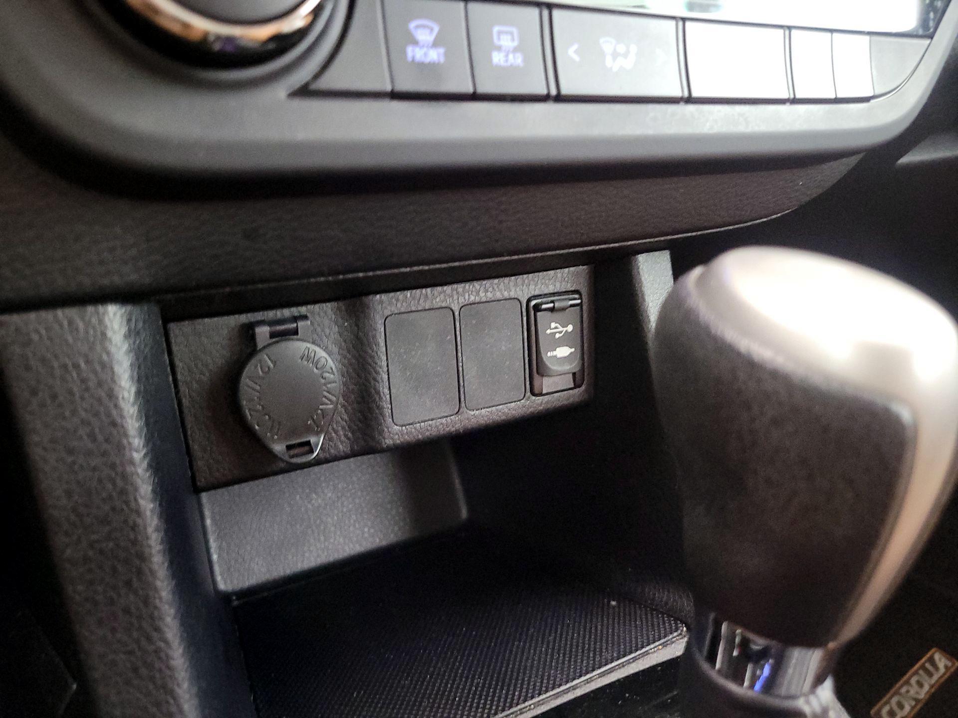 Thumbnail: 2014 Toyota Corolla - 18