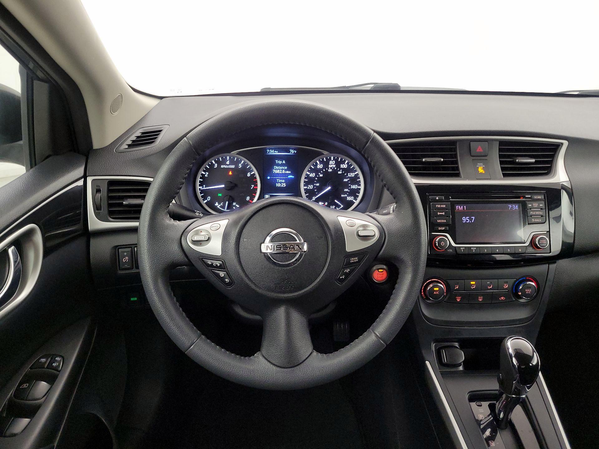 Thumbnail: 2017 Nissan Sentra - 10