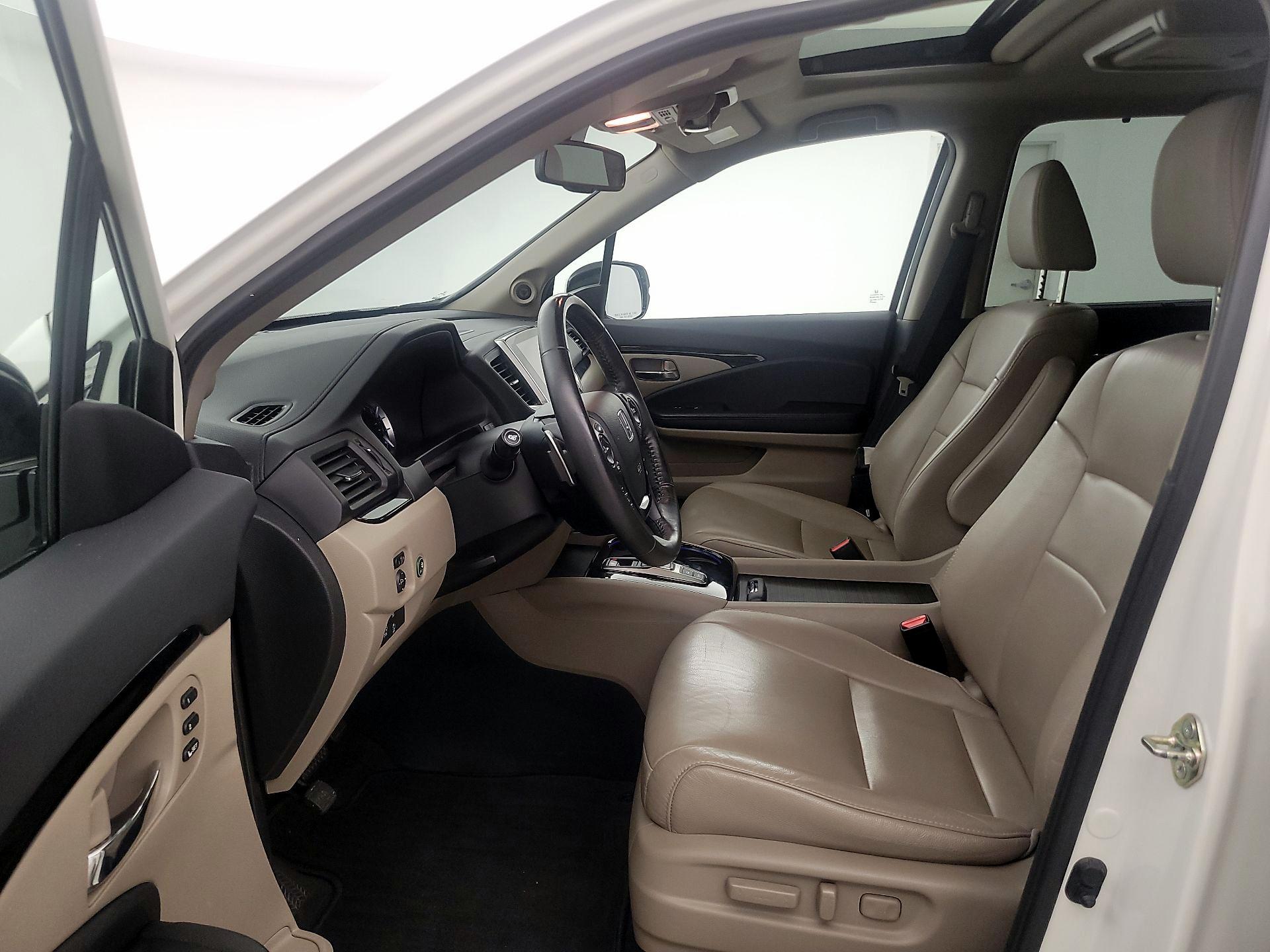 Thumbnail: 2017 Honda Pilot - 9