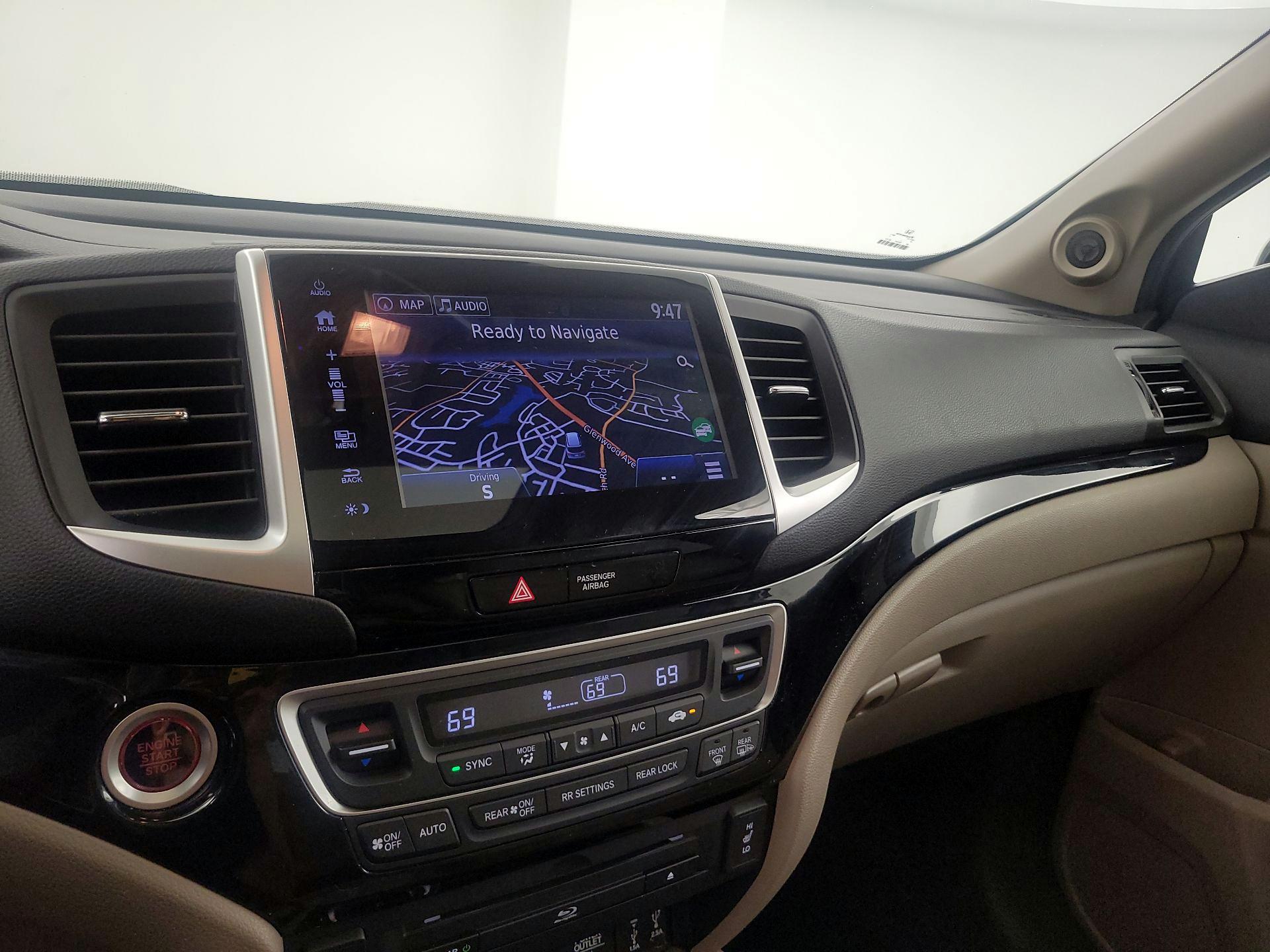 Thumbnail: 2017 Honda Pilot - 12