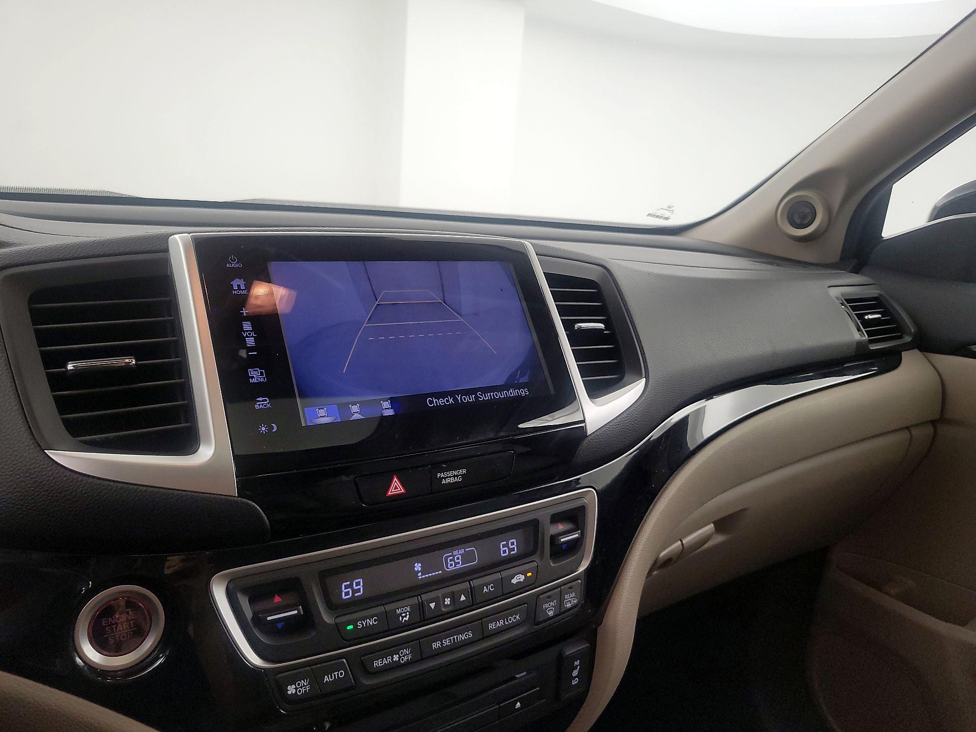 Thumbnail: 2017 Honda Pilot - 13