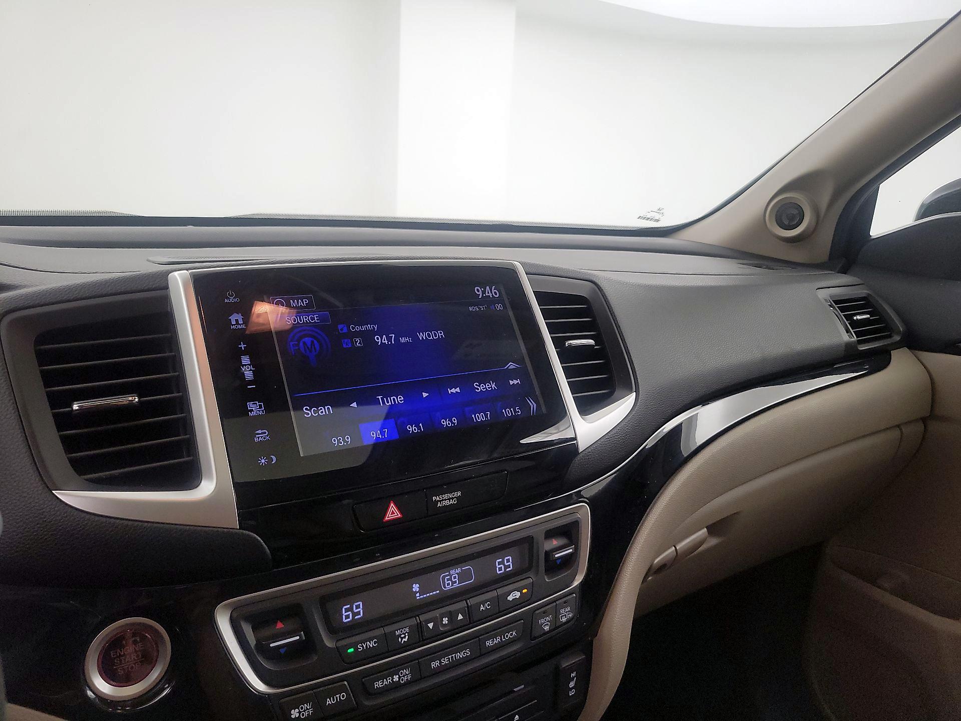 Thumbnail: 2017 Honda Pilot - 14
