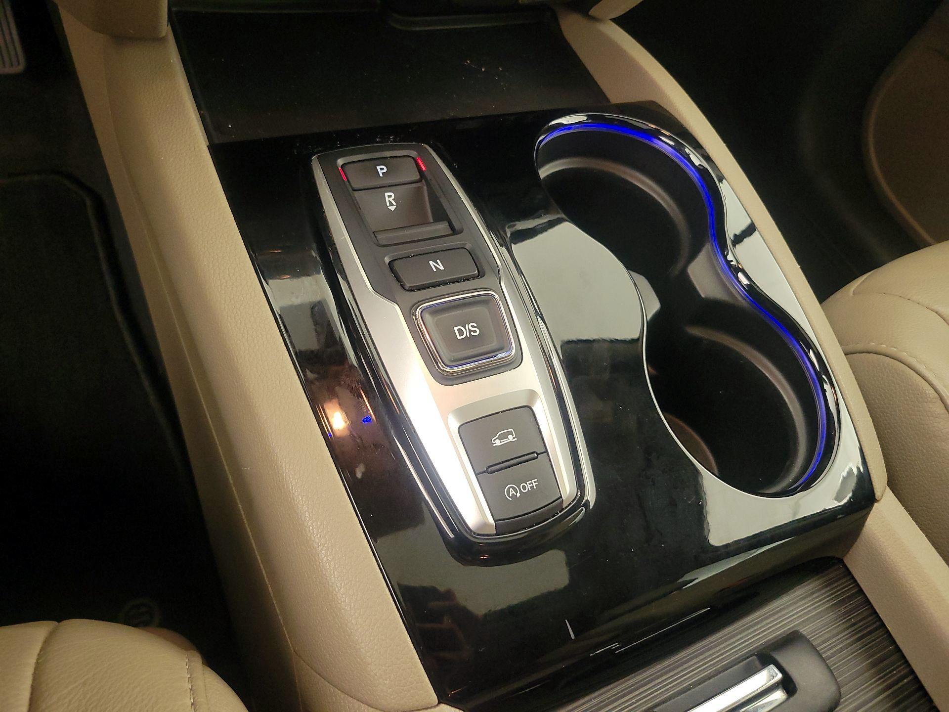 Thumbnail: 2017 Honda Pilot - 16