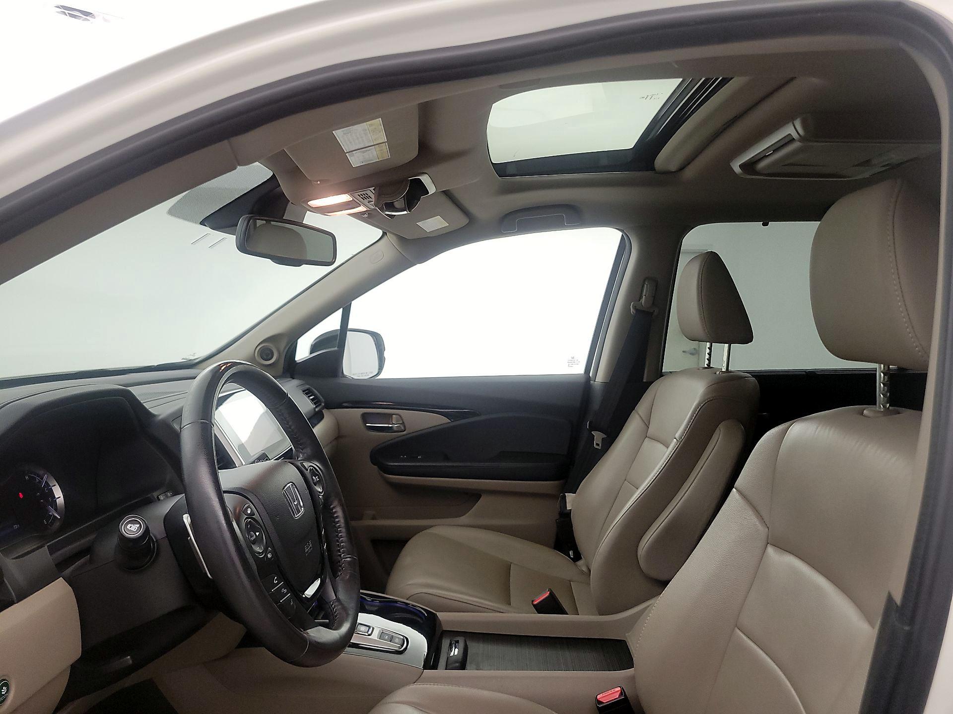 Thumbnail: 2017 Honda Pilot - 18