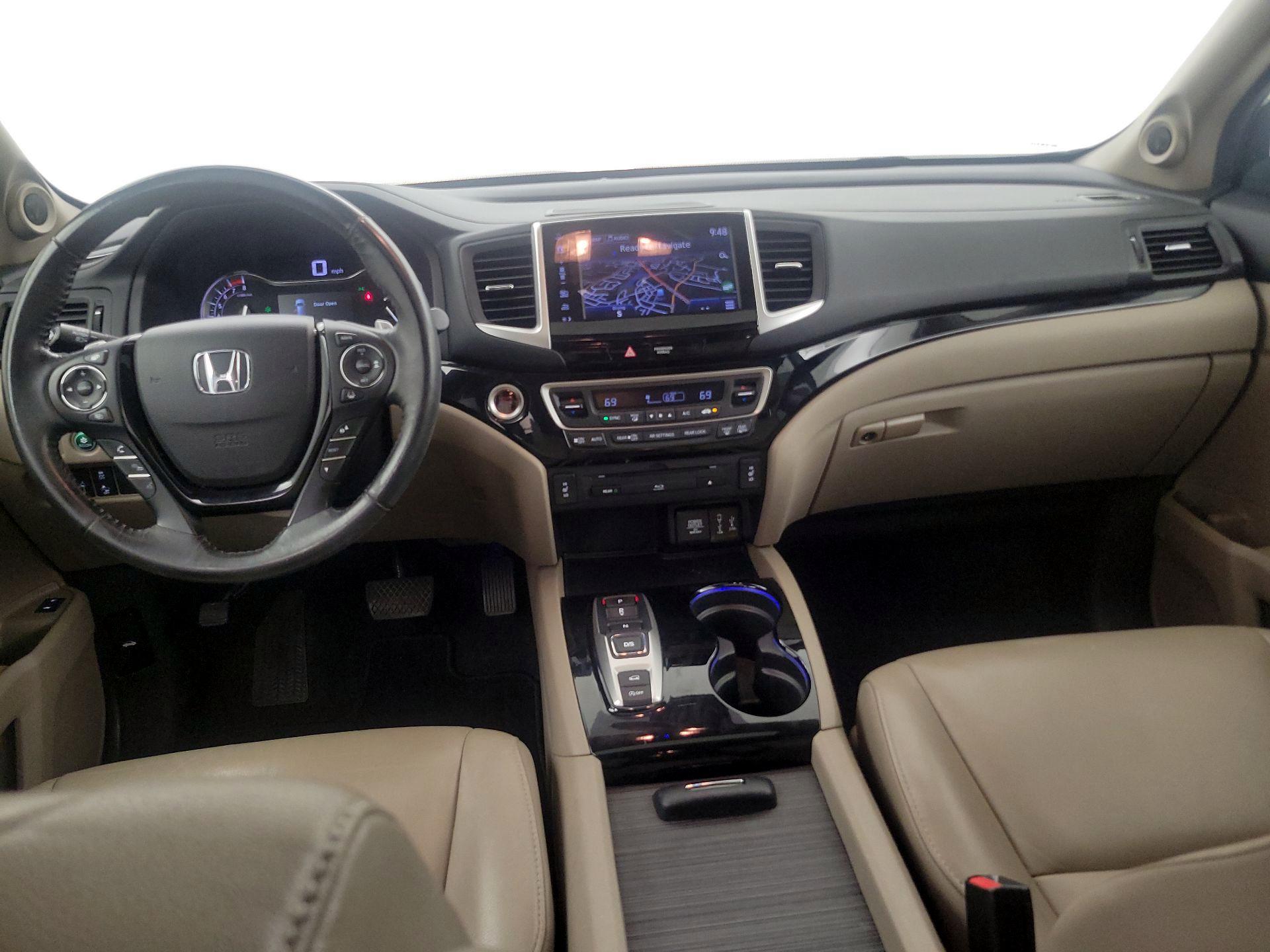 Thumbnail: 2017 Honda Pilot - 8