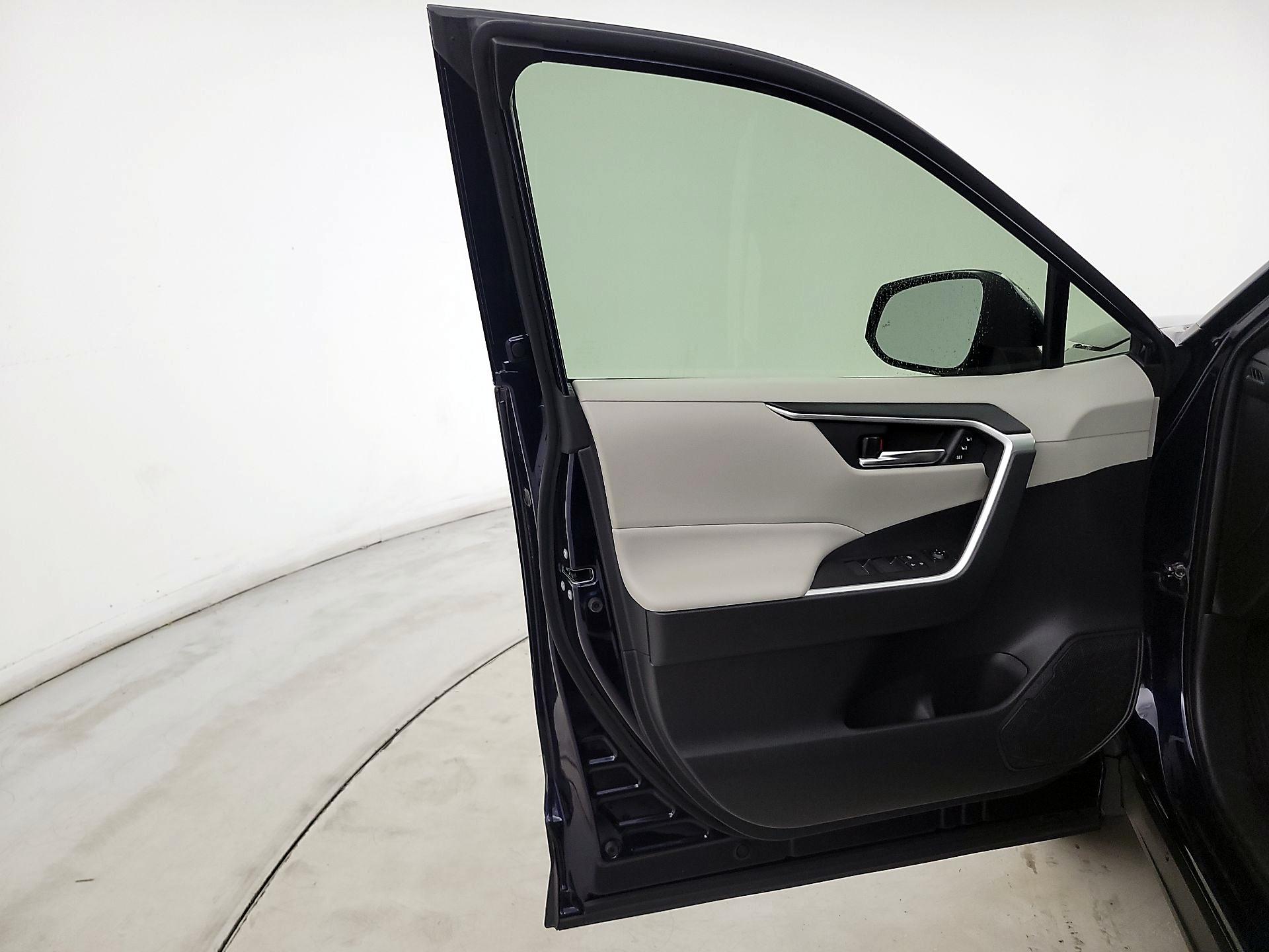 Thumbnail: 2022 Toyota RAV4 - 10