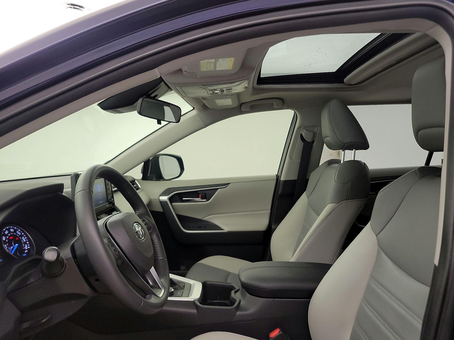 Thumbnail: 2022 Toyota RAV4 - 17