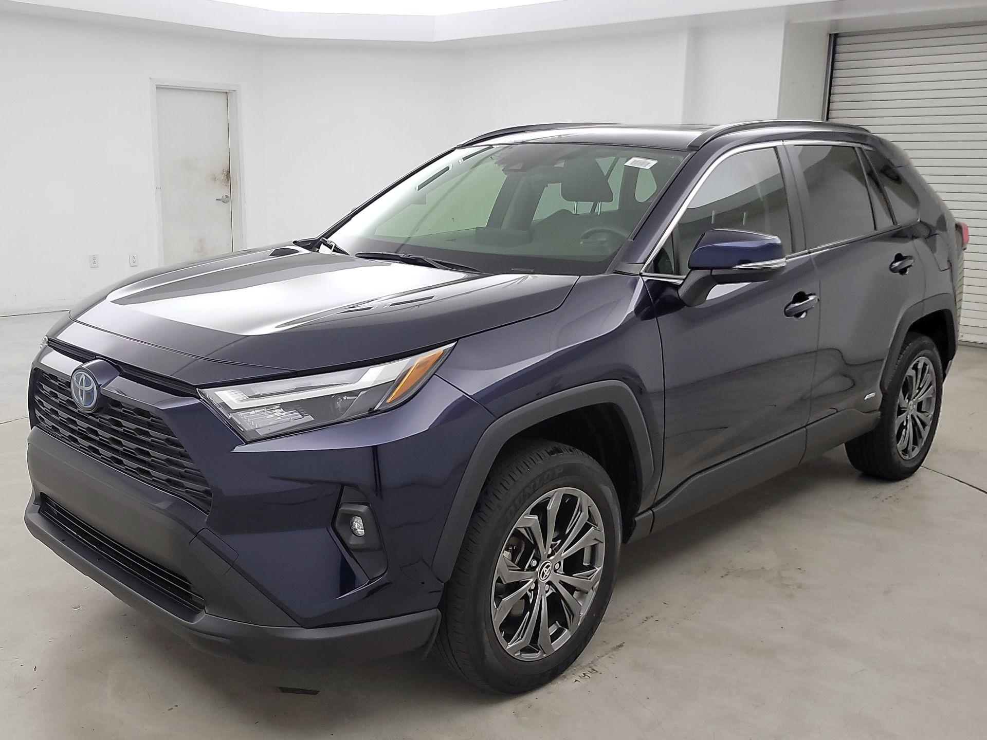 Thumbnail: 2022 Toyota RAV4 - 3