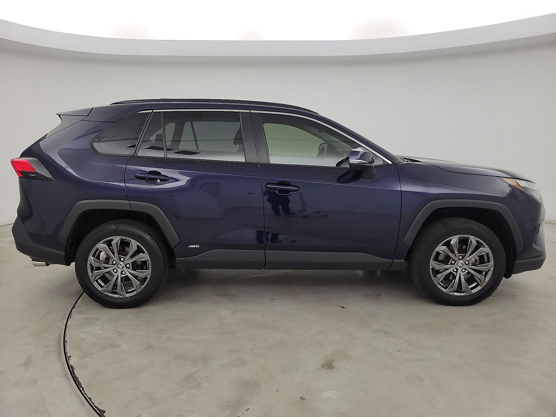 Thumbnail: 2022 Toyota RAV4 - 4