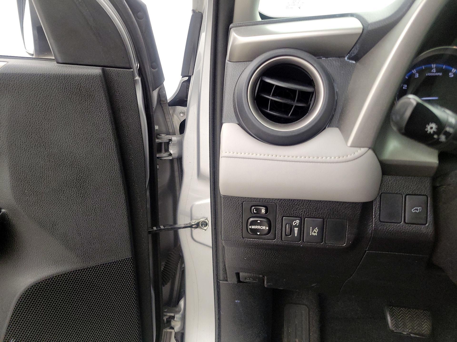 Thumbnail: 2016 Toyota RAV4 - 13