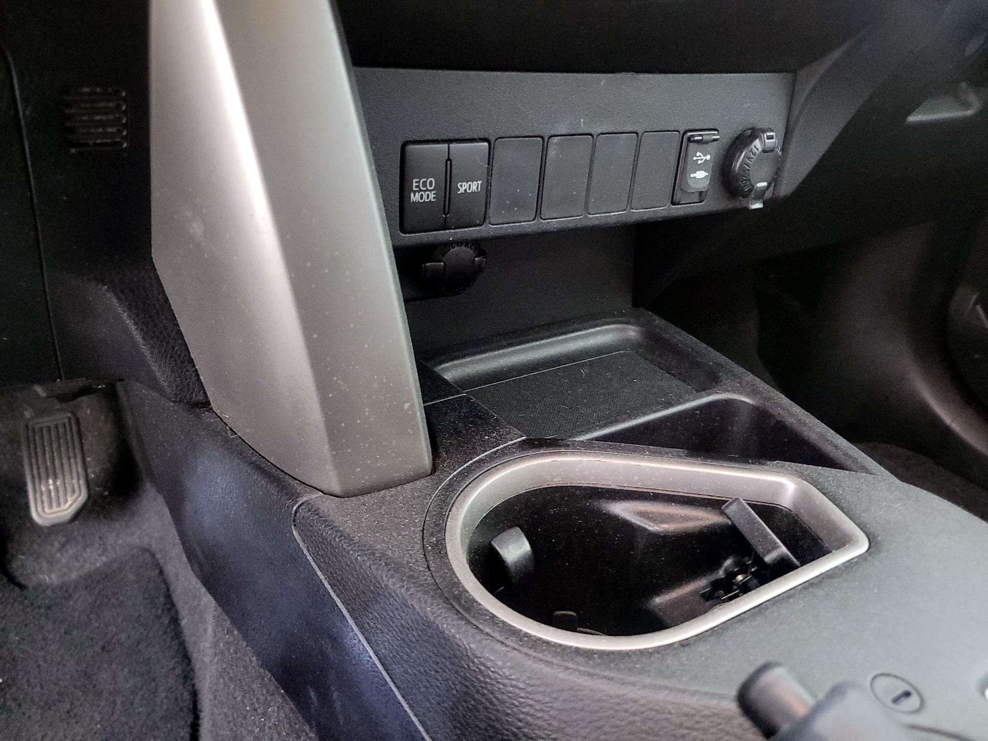 Thumbnail: 2016 Toyota RAV4 - 19
