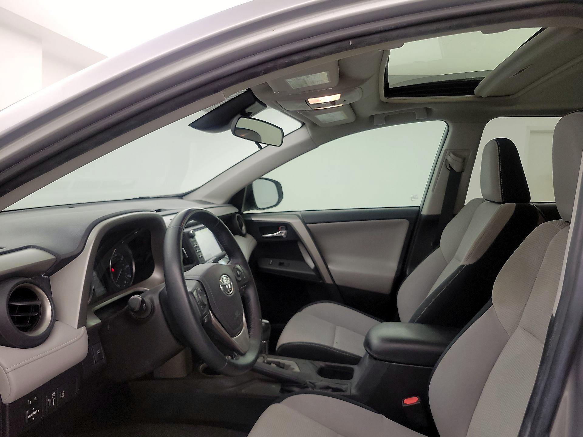 Thumbnail: 2016 Toyota RAV4 - 20