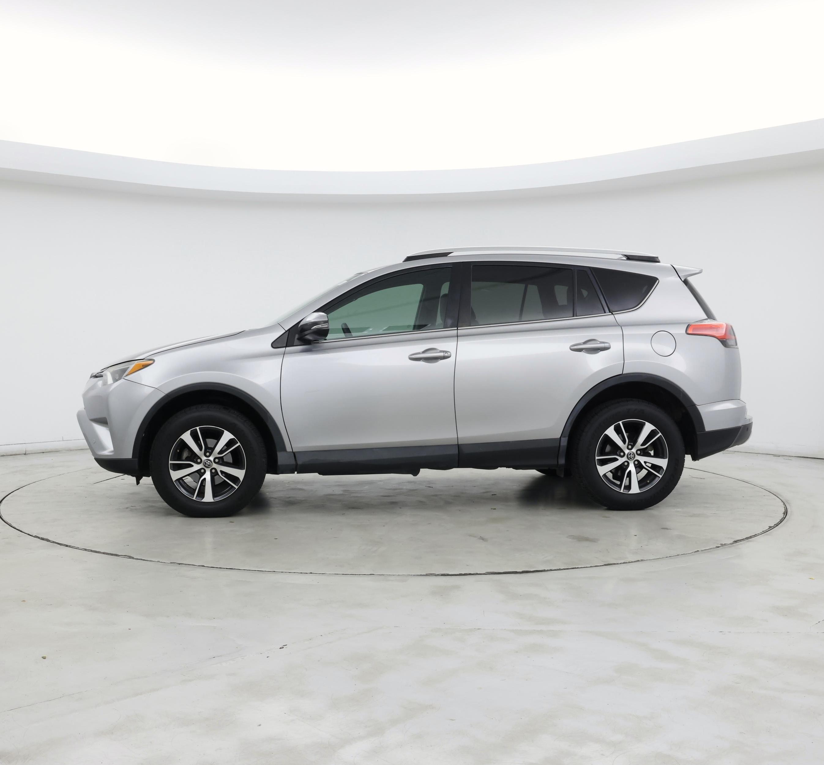 Thumbnail: 2016 Toyota RAV4 - 3