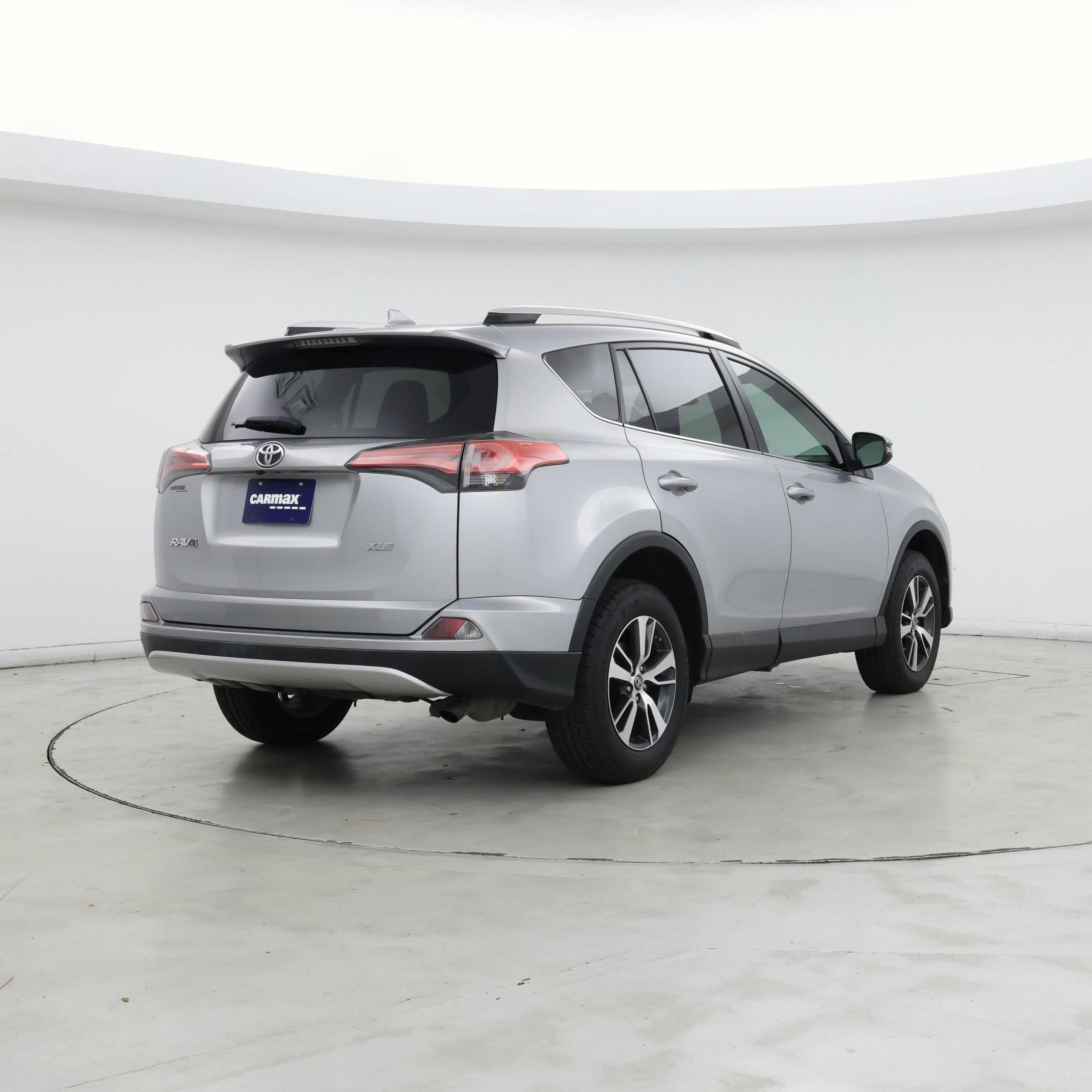 Thumbnail: 2016 Toyota RAV4 - 8