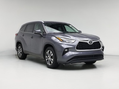 Gray 2023 Toyota Highlander XLE