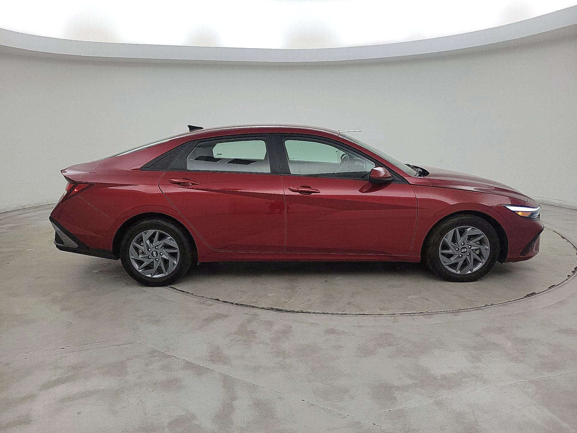 Thumbnail: 2024 Hyundai Elantra - 4