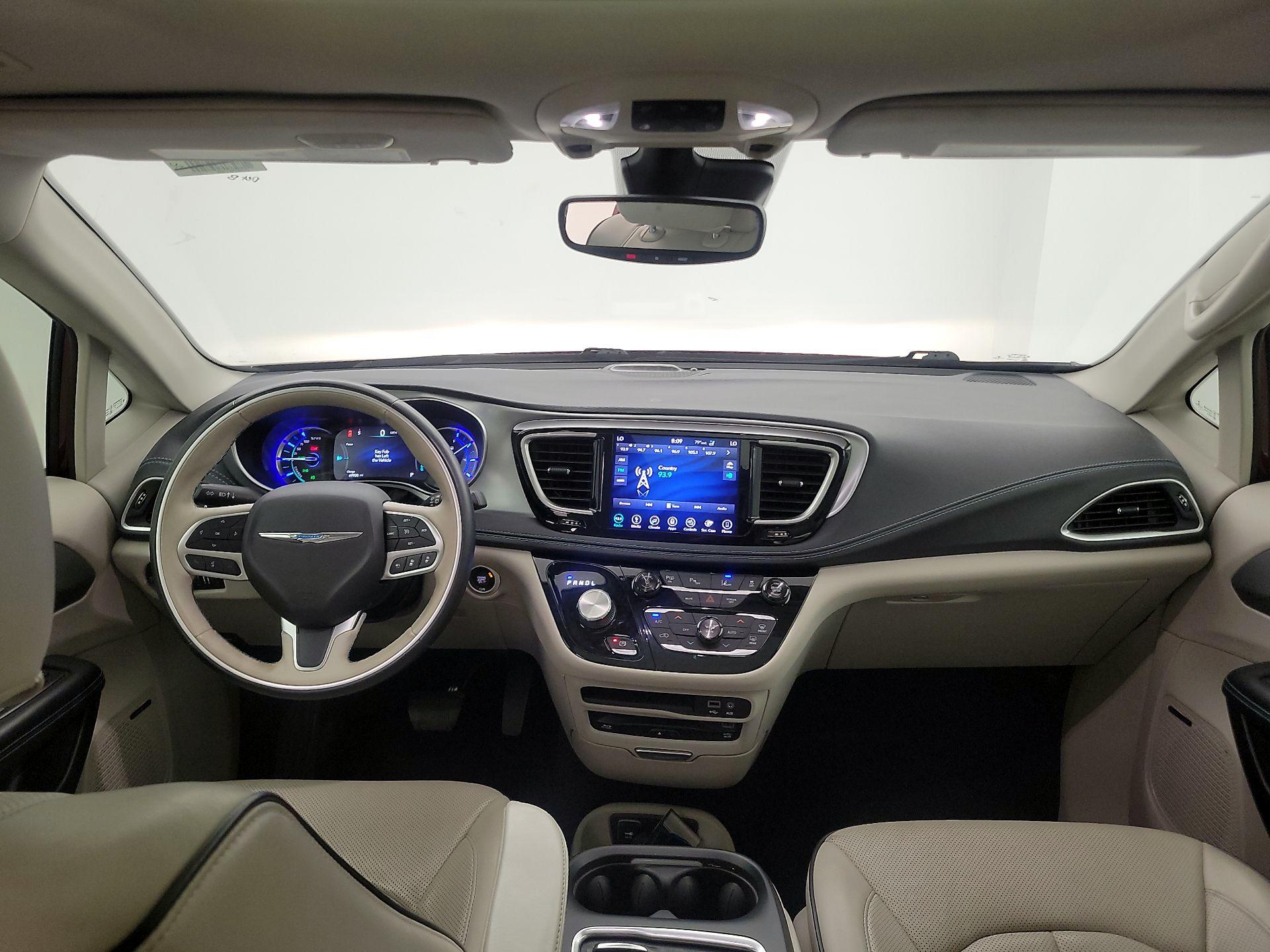 Thumbnail: 2018 Chrysler Pacifica - 9