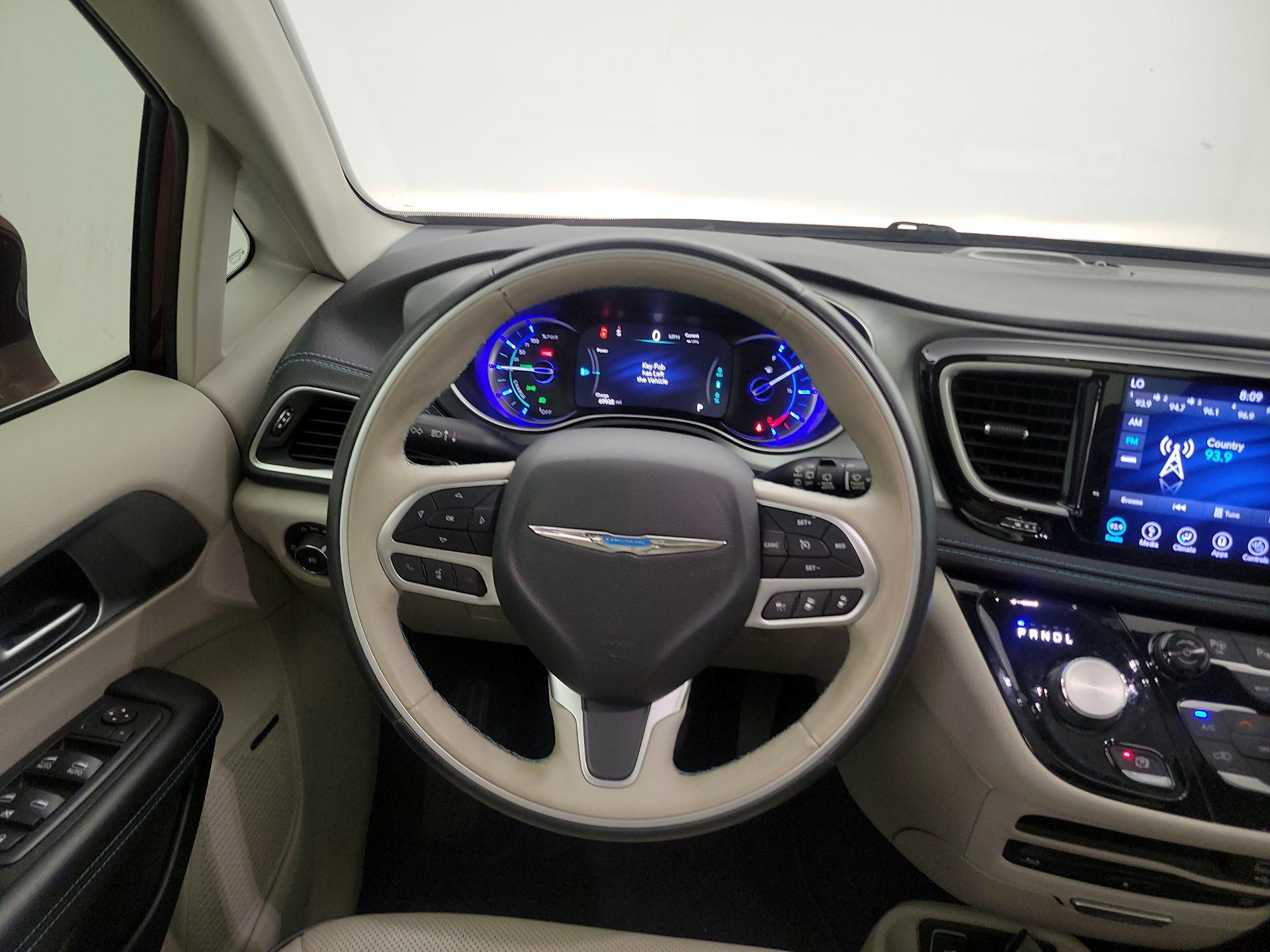 Thumbnail: 2018 Chrysler Pacifica - 10