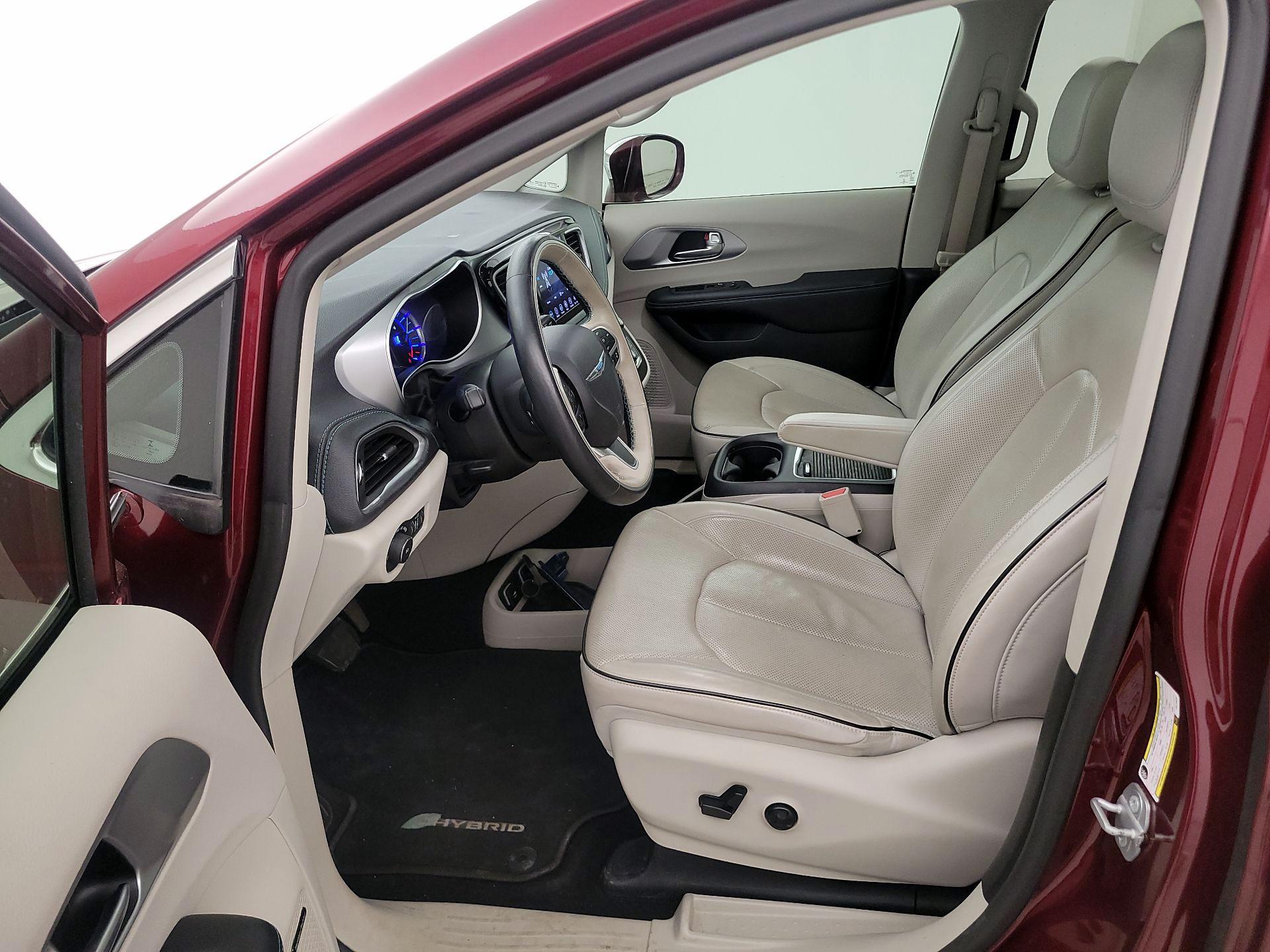 Thumbnail: 2018 Chrysler Pacifica - 11