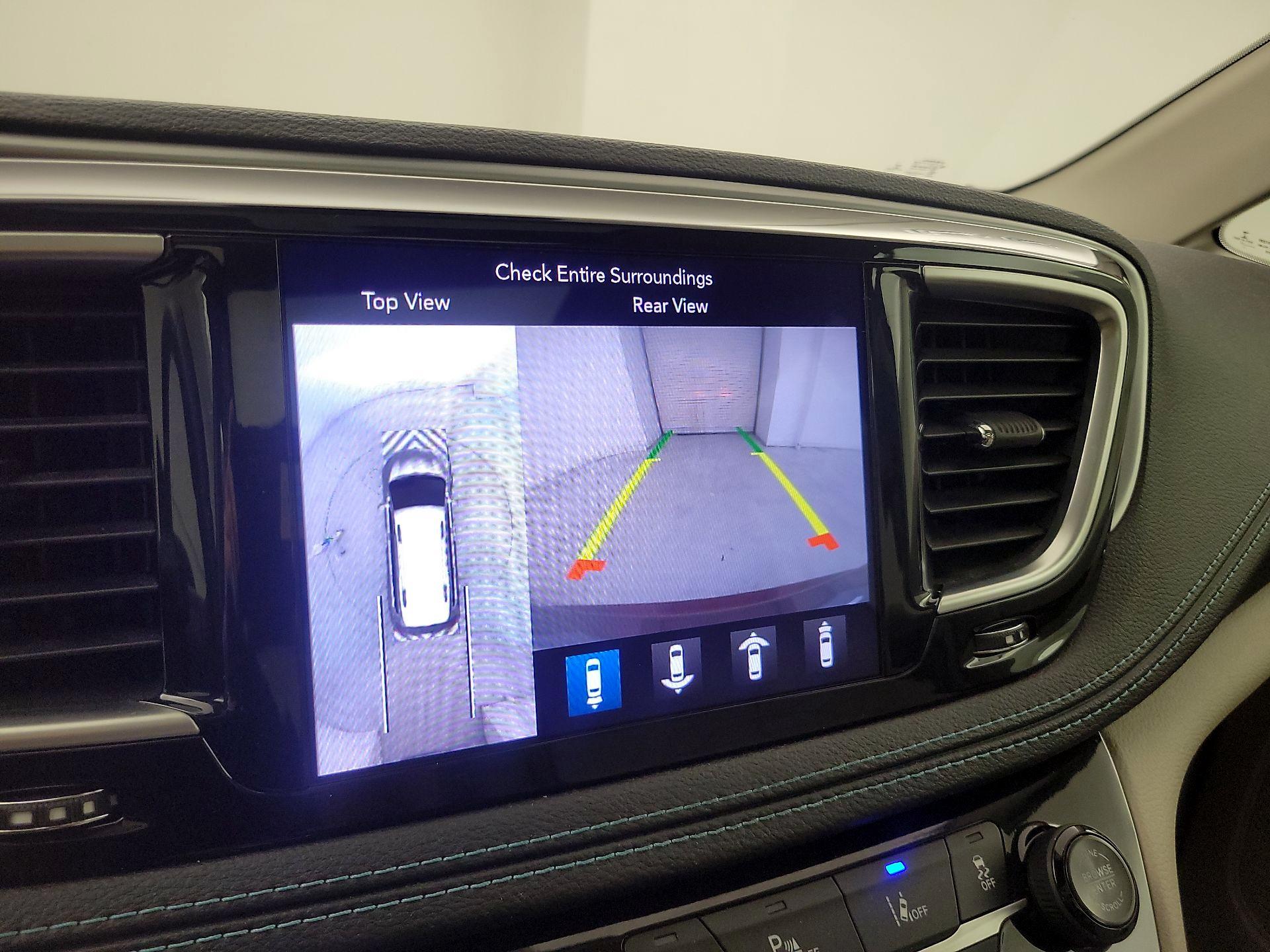Thumbnail: 2018 Chrysler Pacifica - 14