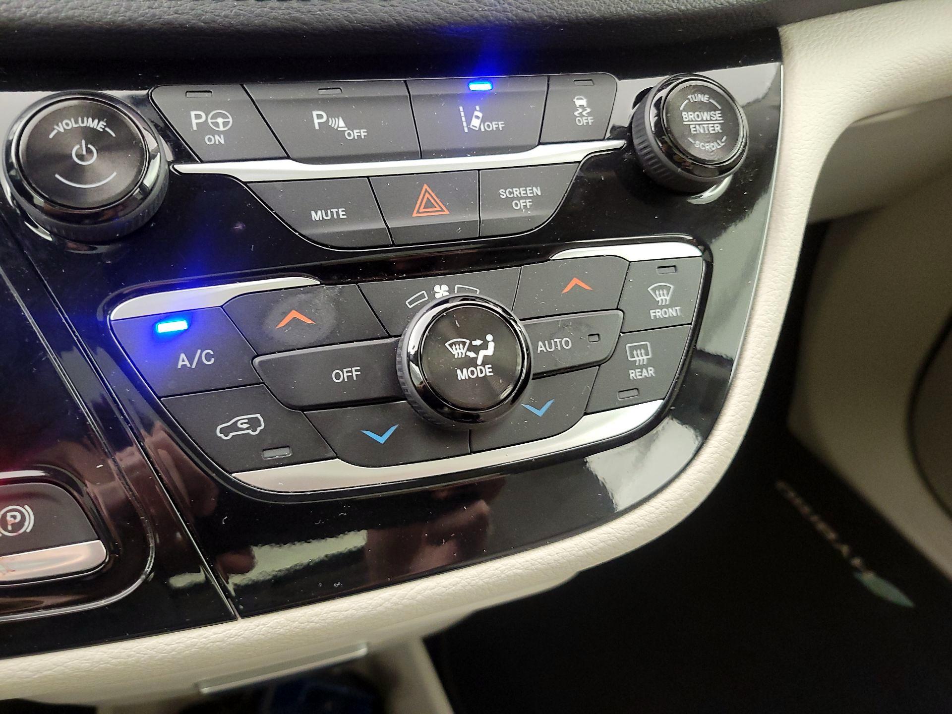 Thumbnail: 2018 Chrysler Pacifica - 16