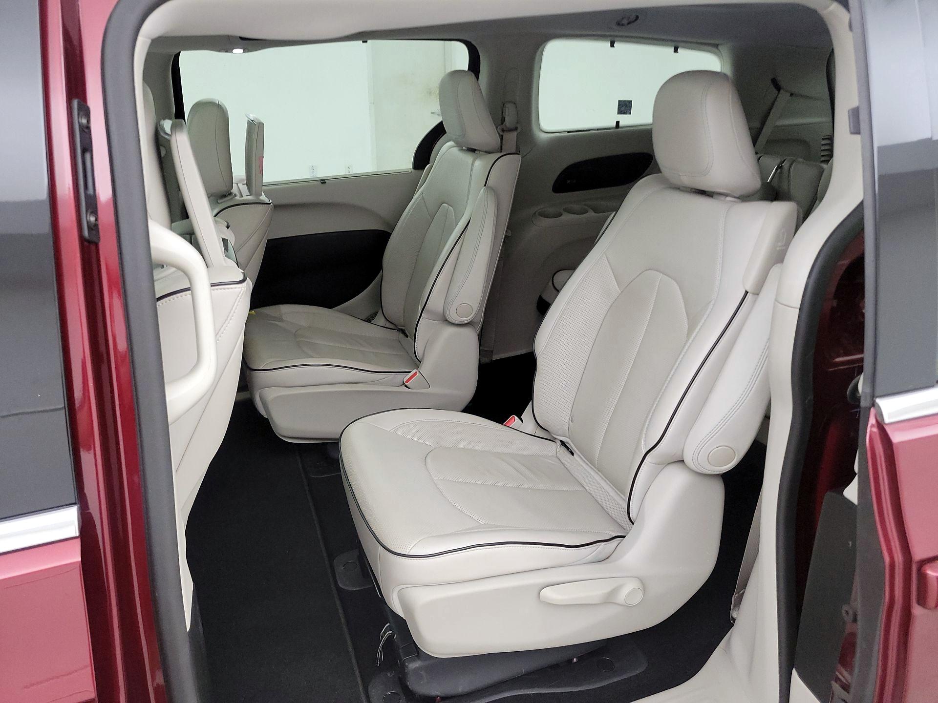 Thumbnail: 2018 Chrysler Pacifica - 20