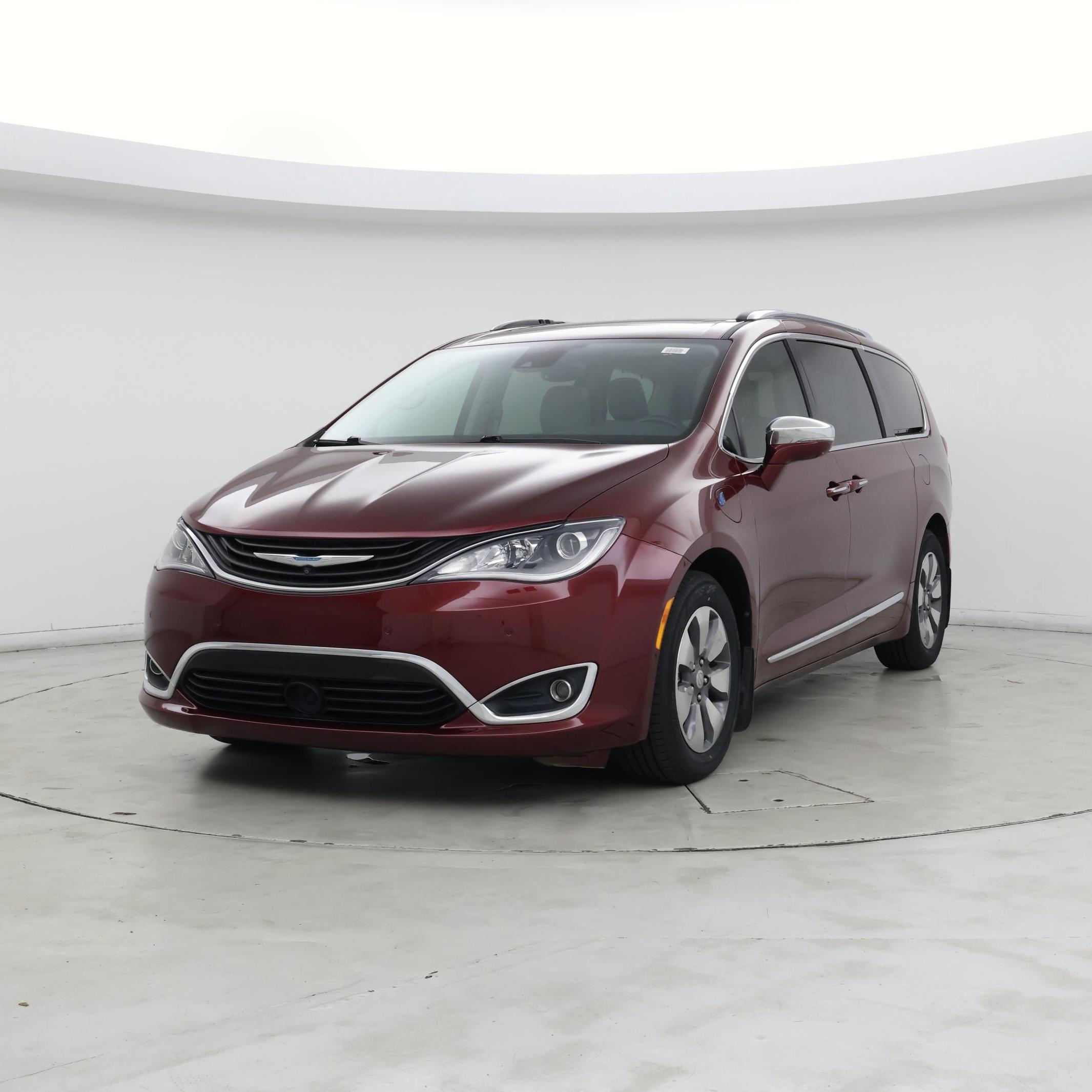 Thumbnail: 2018 Chrysler Pacifica - 4