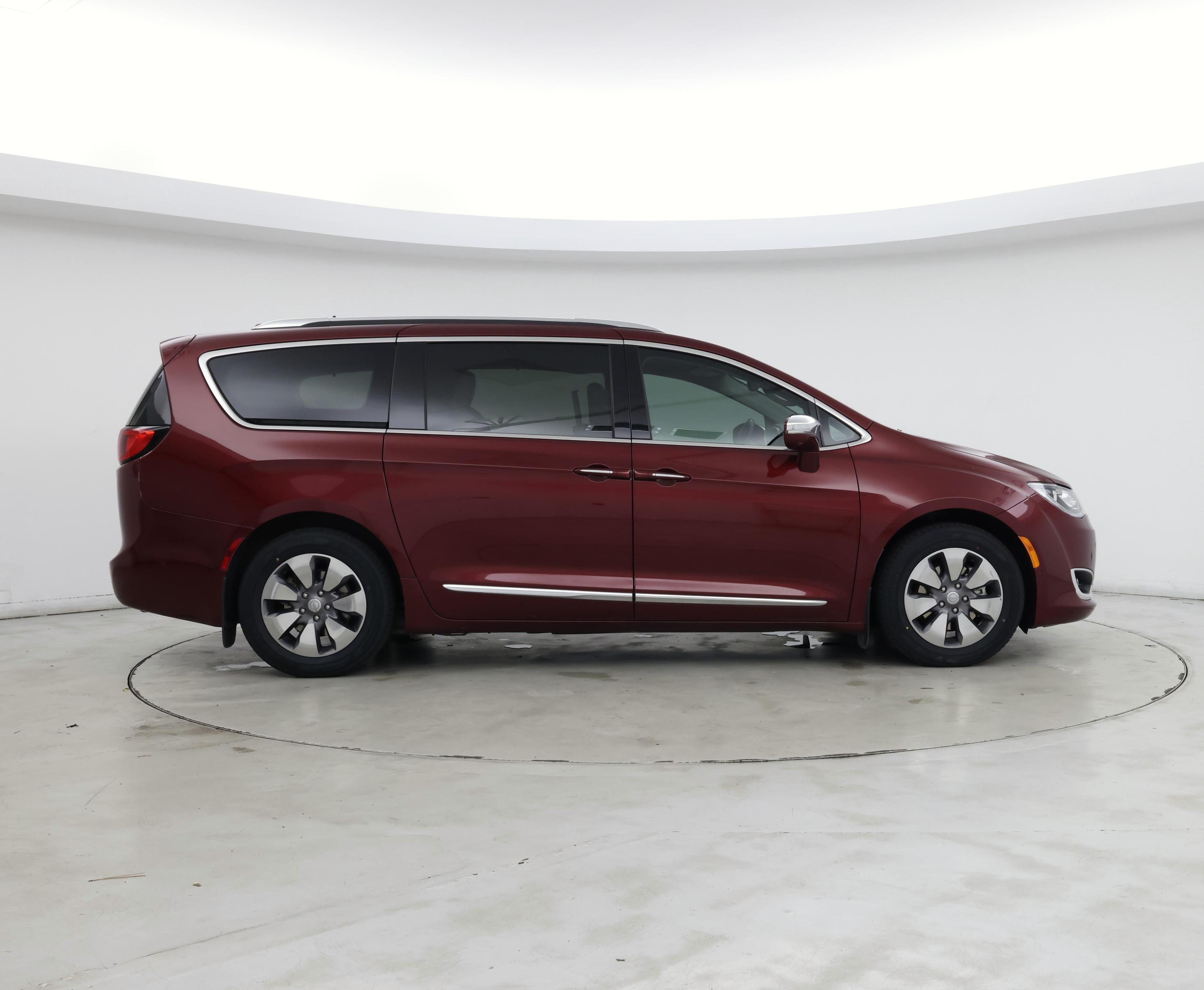 Thumbnail: 2018 Chrysler Pacifica - 7