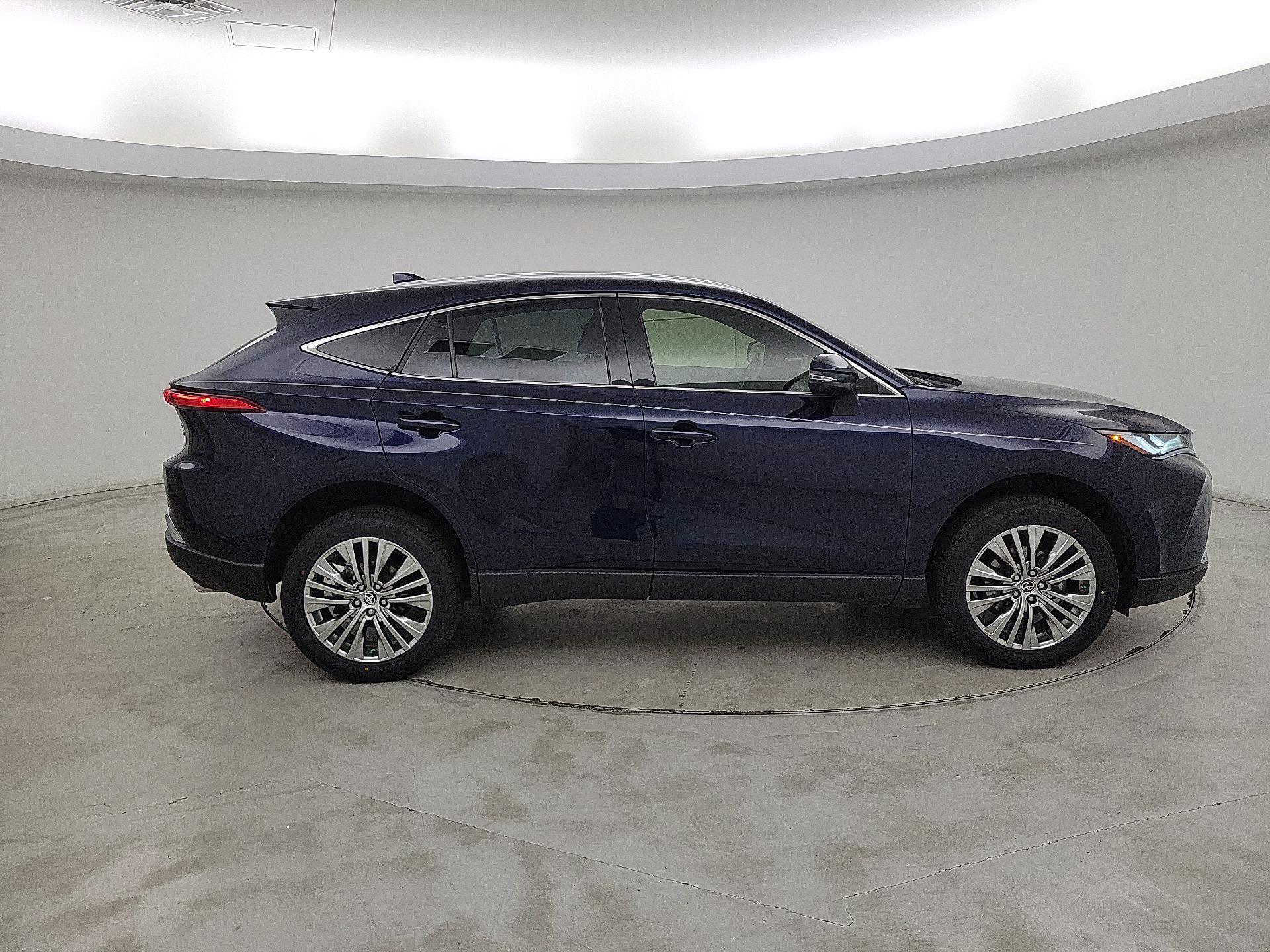 Thumbnail: 2022 Toyota Venza - 4