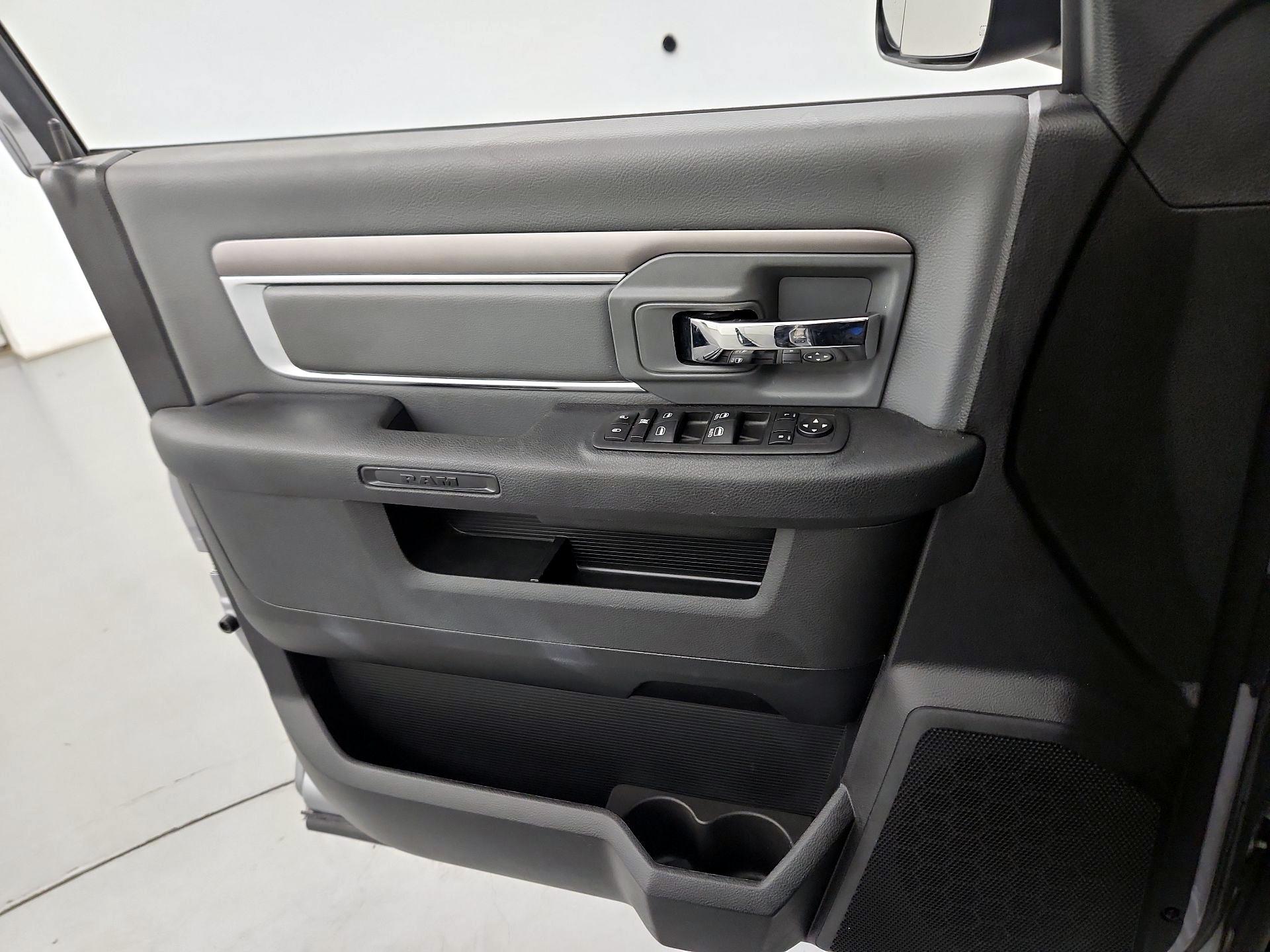 Thumbnail: 2023 RAM 1500 Classic - 12