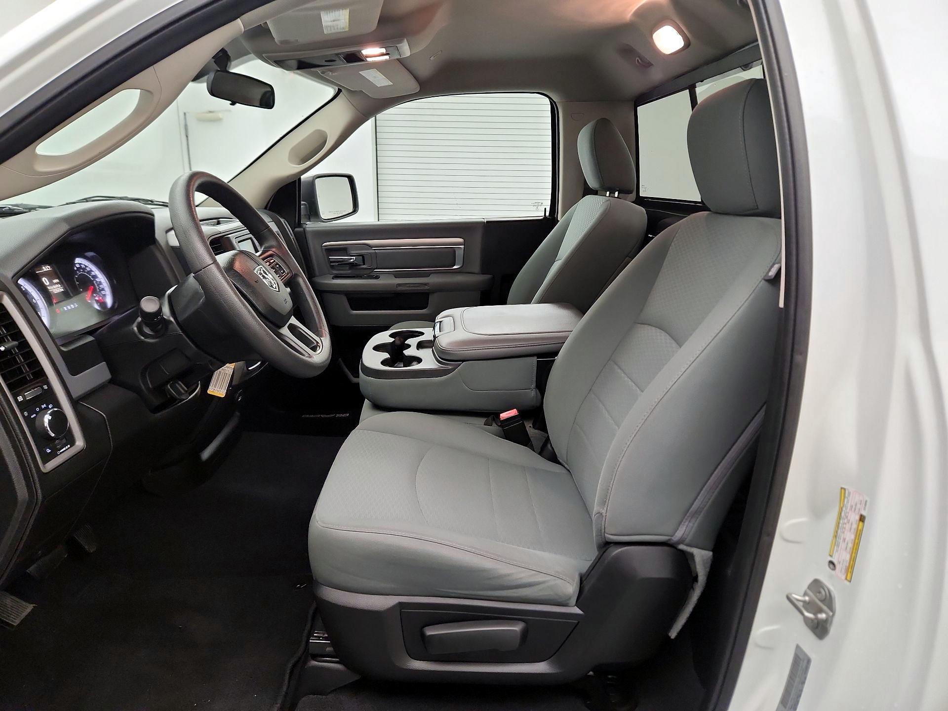 Thumbnail: 2020 RAM 1500 Classic - 11