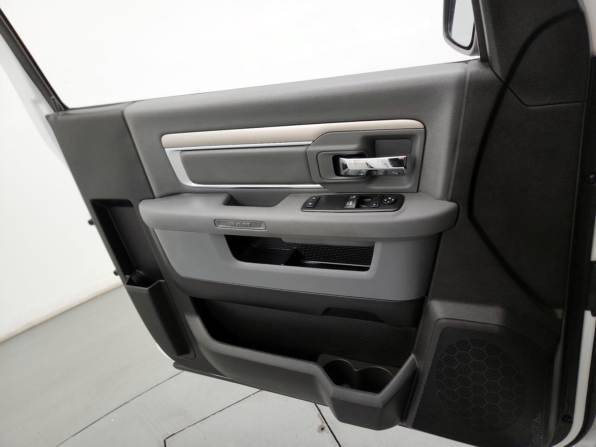 Thumbnail: 2020 RAM 1500 Classic - 12