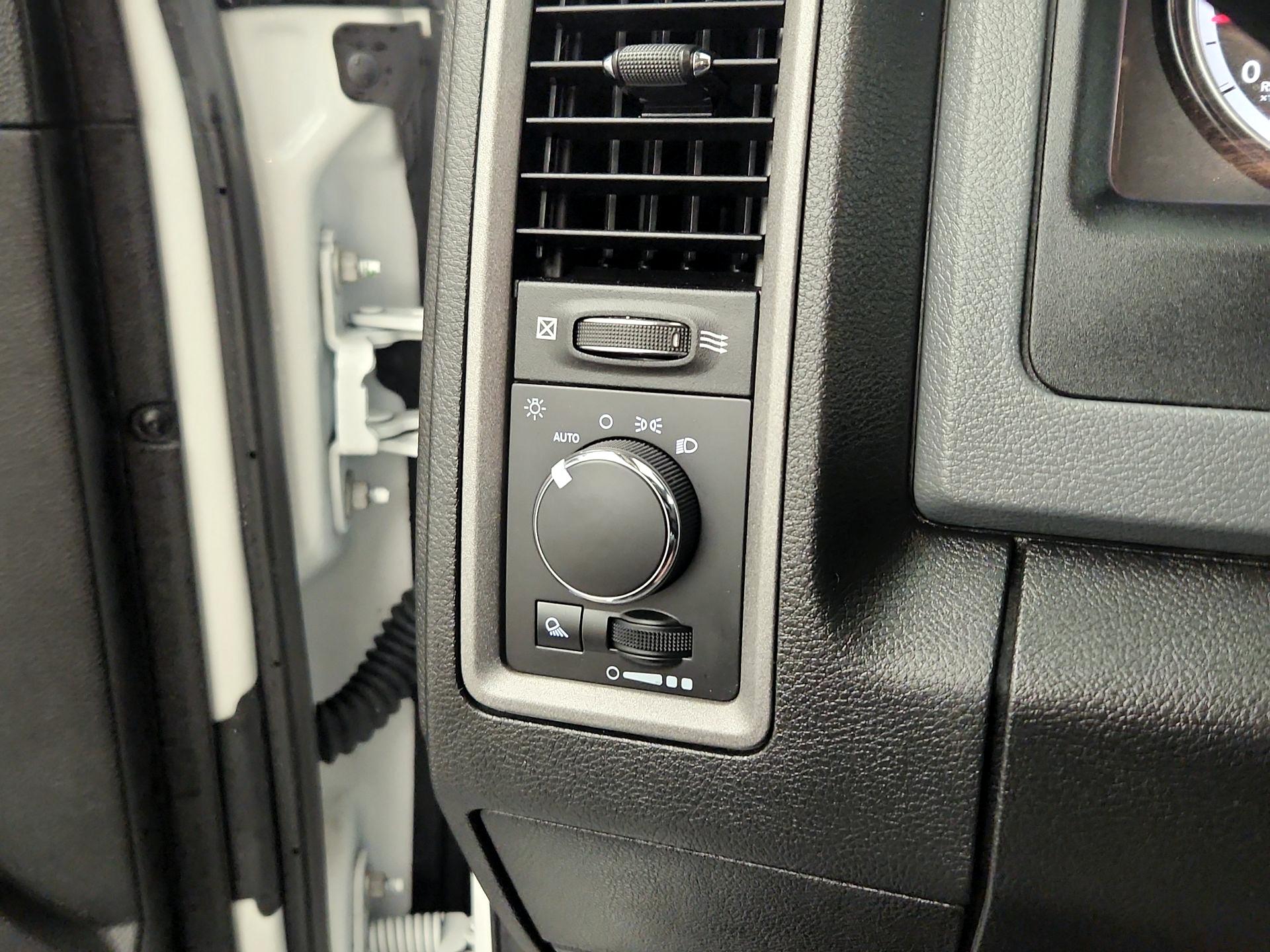 Thumbnail: 2020 RAM 1500 Classic - 13