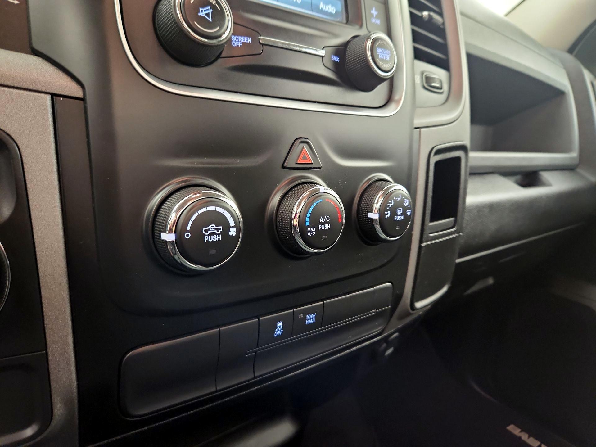 Thumbnail: 2020 RAM 1500 Classic - 16