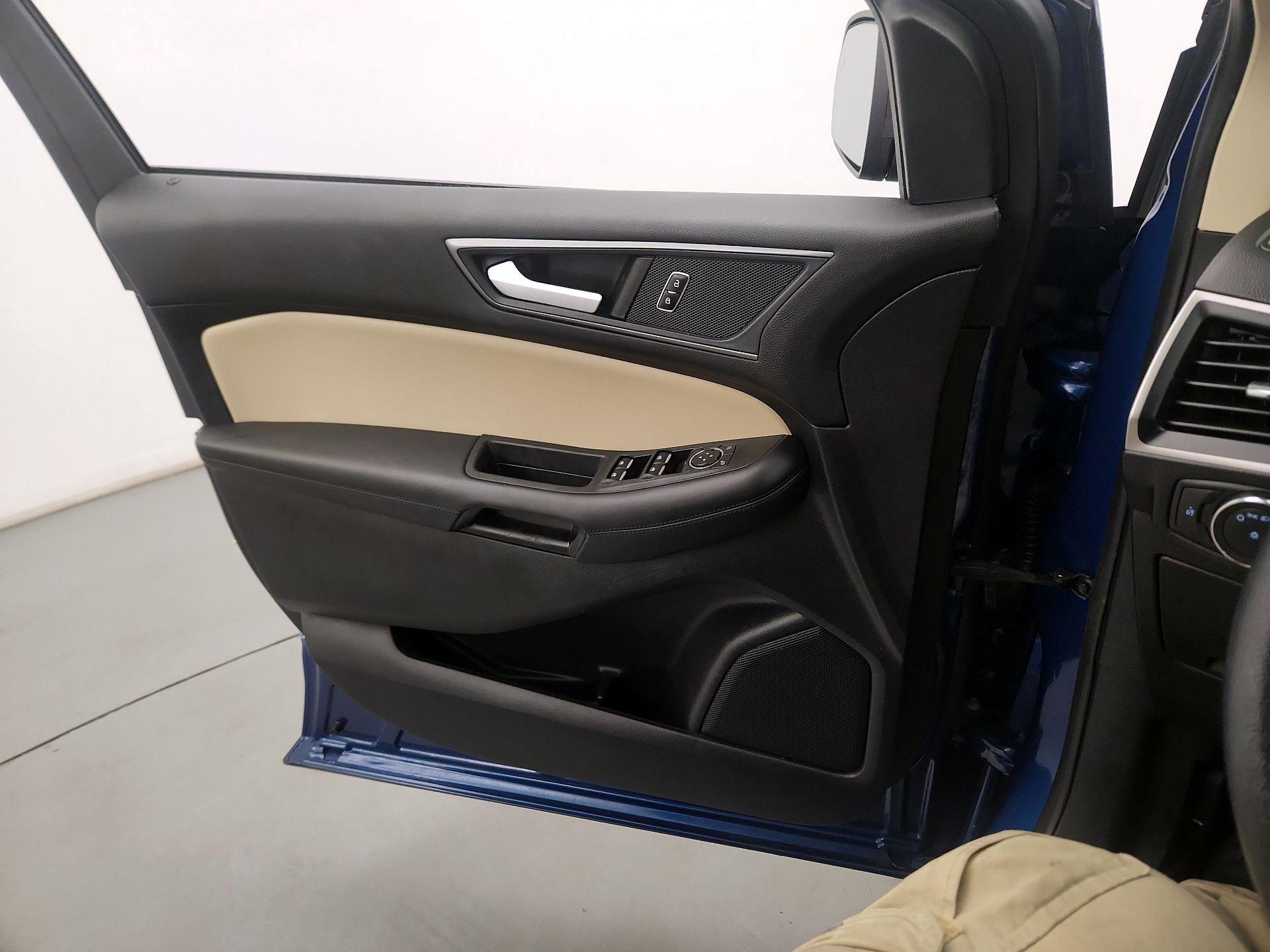 Thumbnail: 2021 Ford Edge - 12