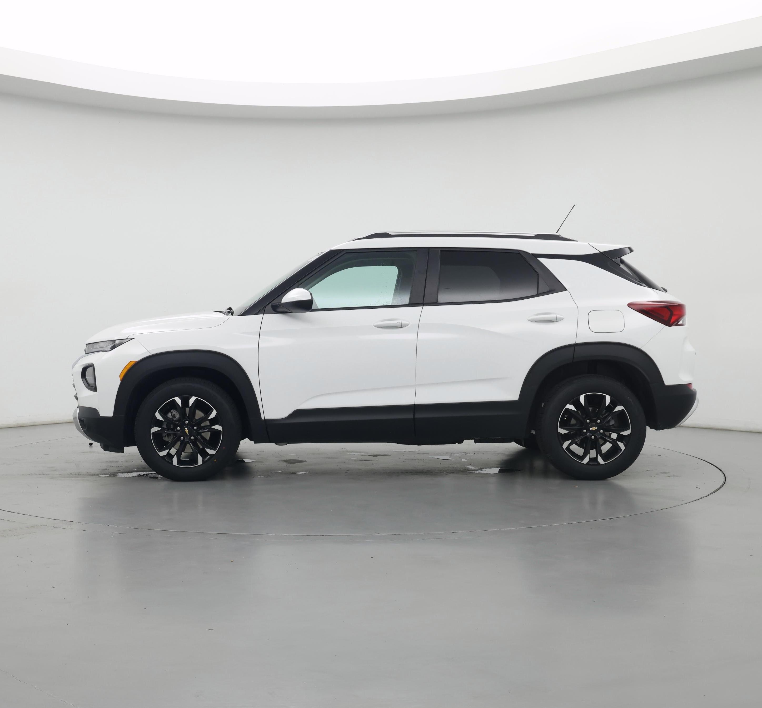 Thumbnail: 2023 Chevrolet TrailBlazer - 3