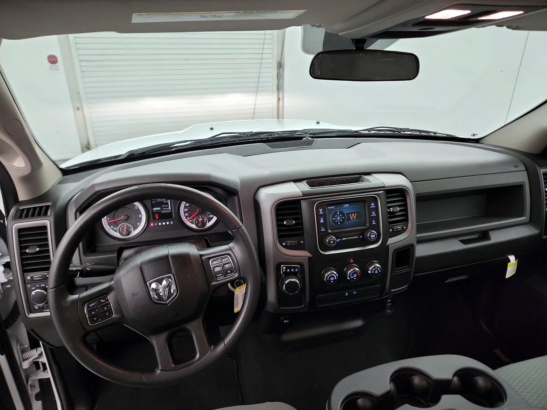 Thumbnail: 2020 RAM 1500 Classic - 9