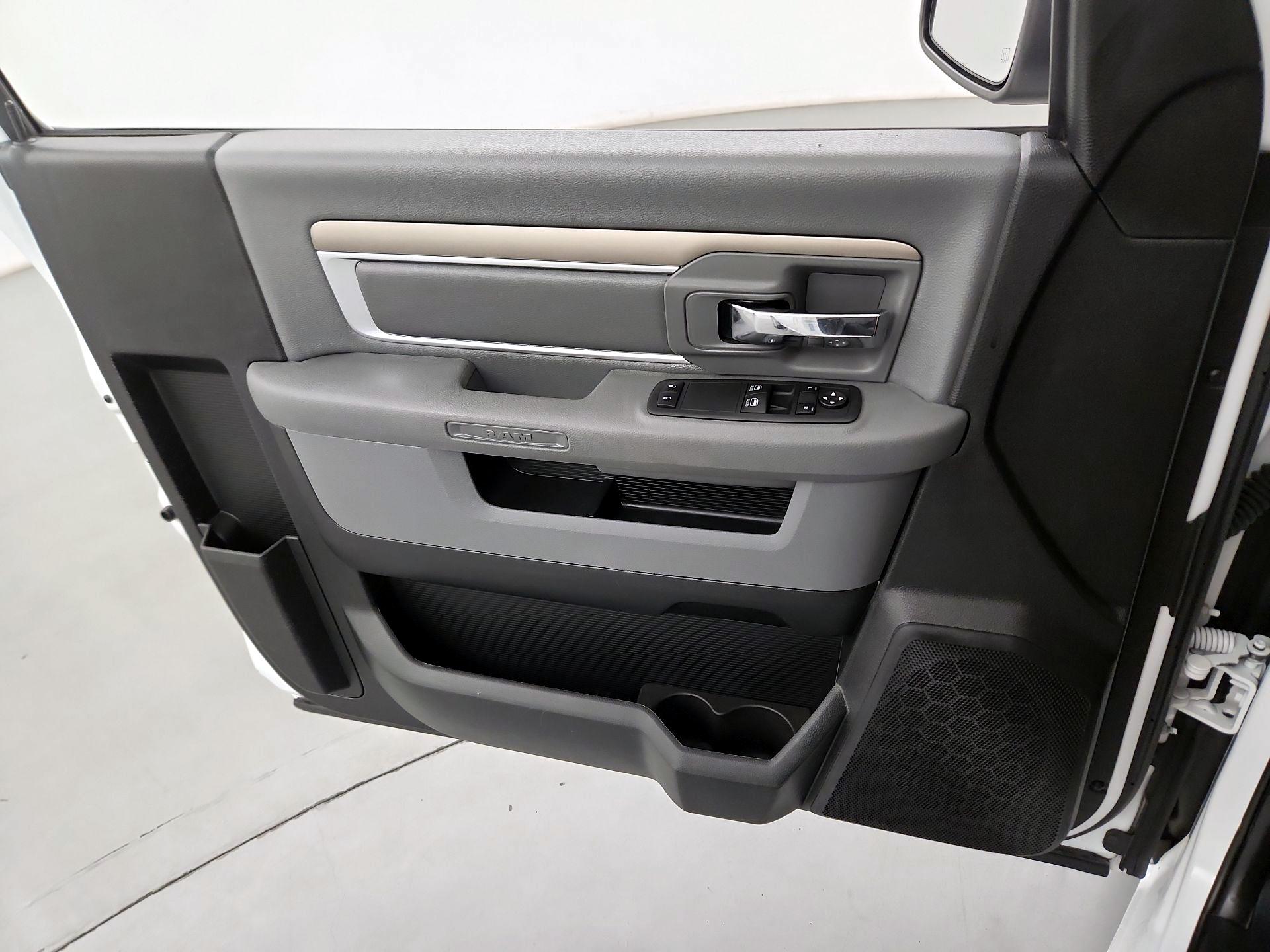 Thumbnail: 2020 RAM 1500 Classic - 12