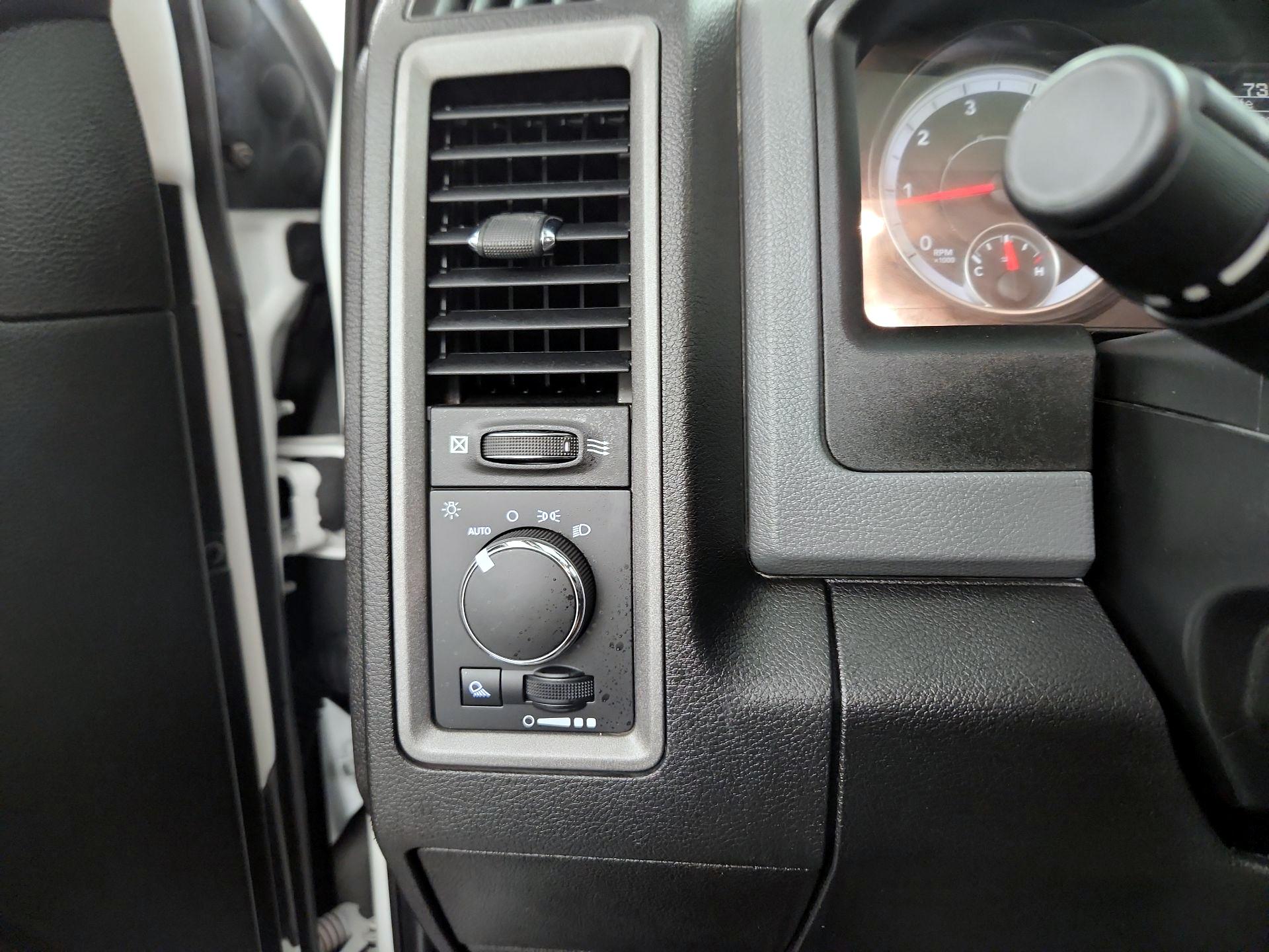 Thumbnail: 2020 RAM 1500 Classic - 13