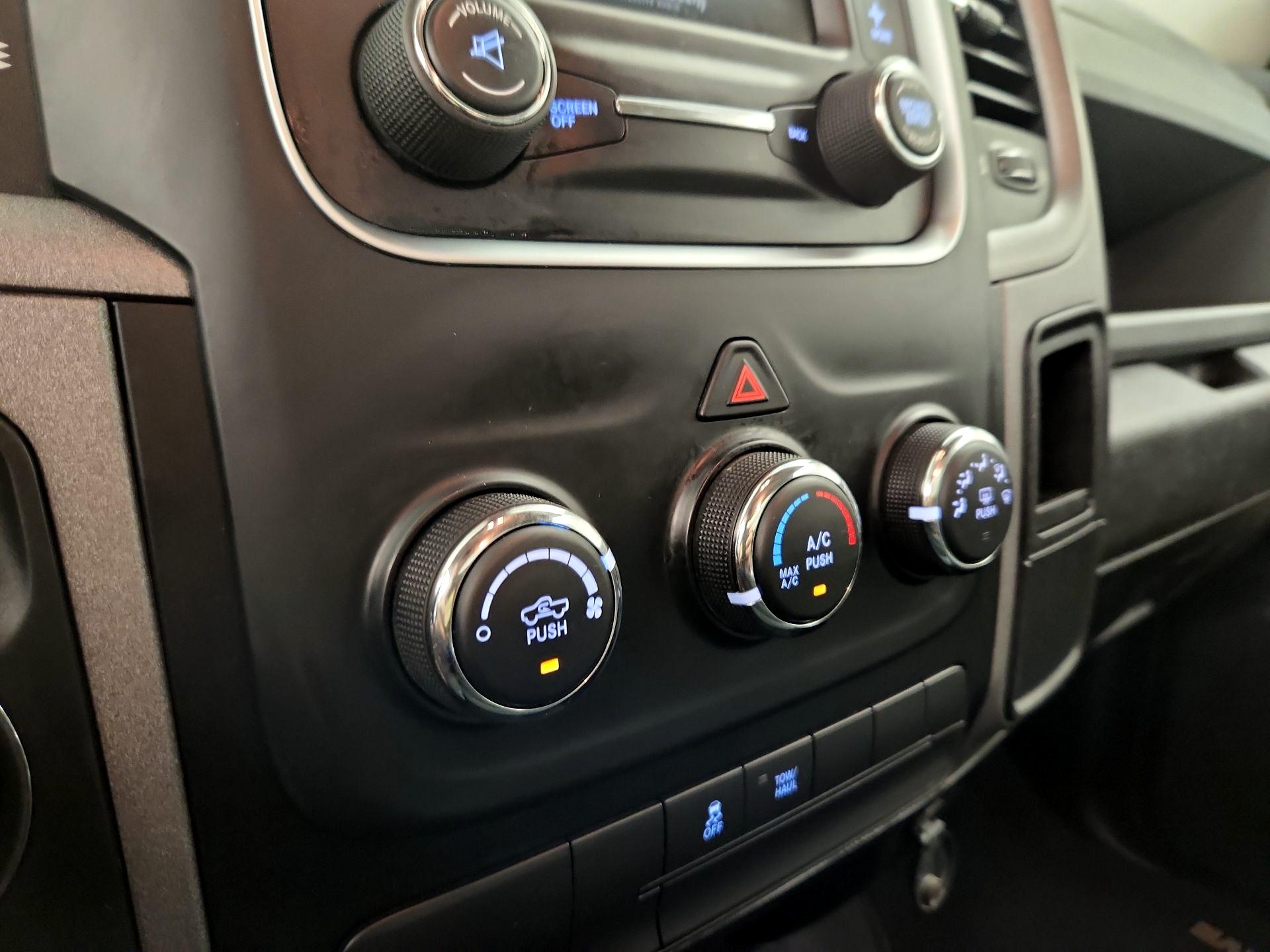 Thumbnail: 2020 RAM 1500 Classic - 16
