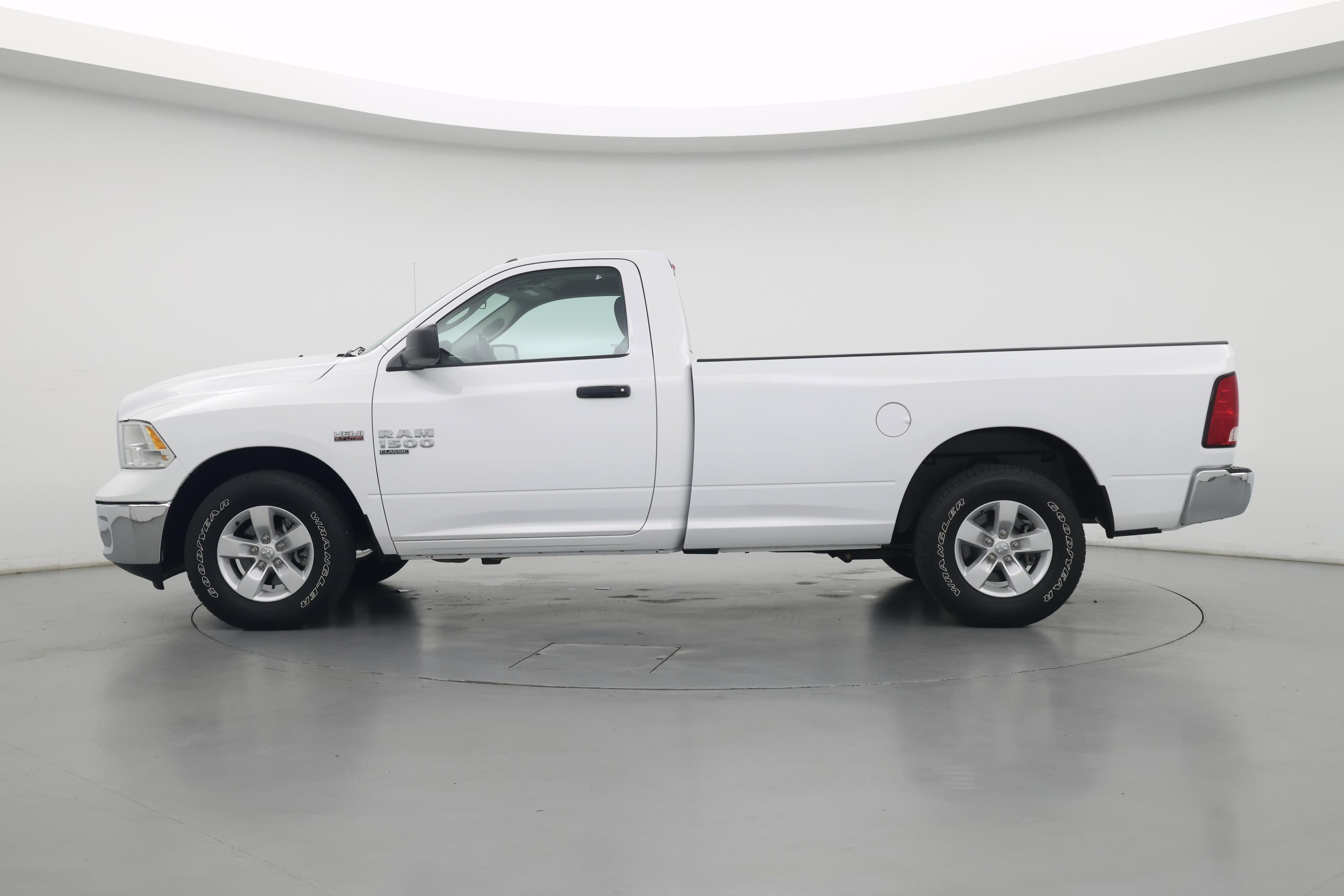 Thumbnail: 2020 RAM 1500 Classic - 3