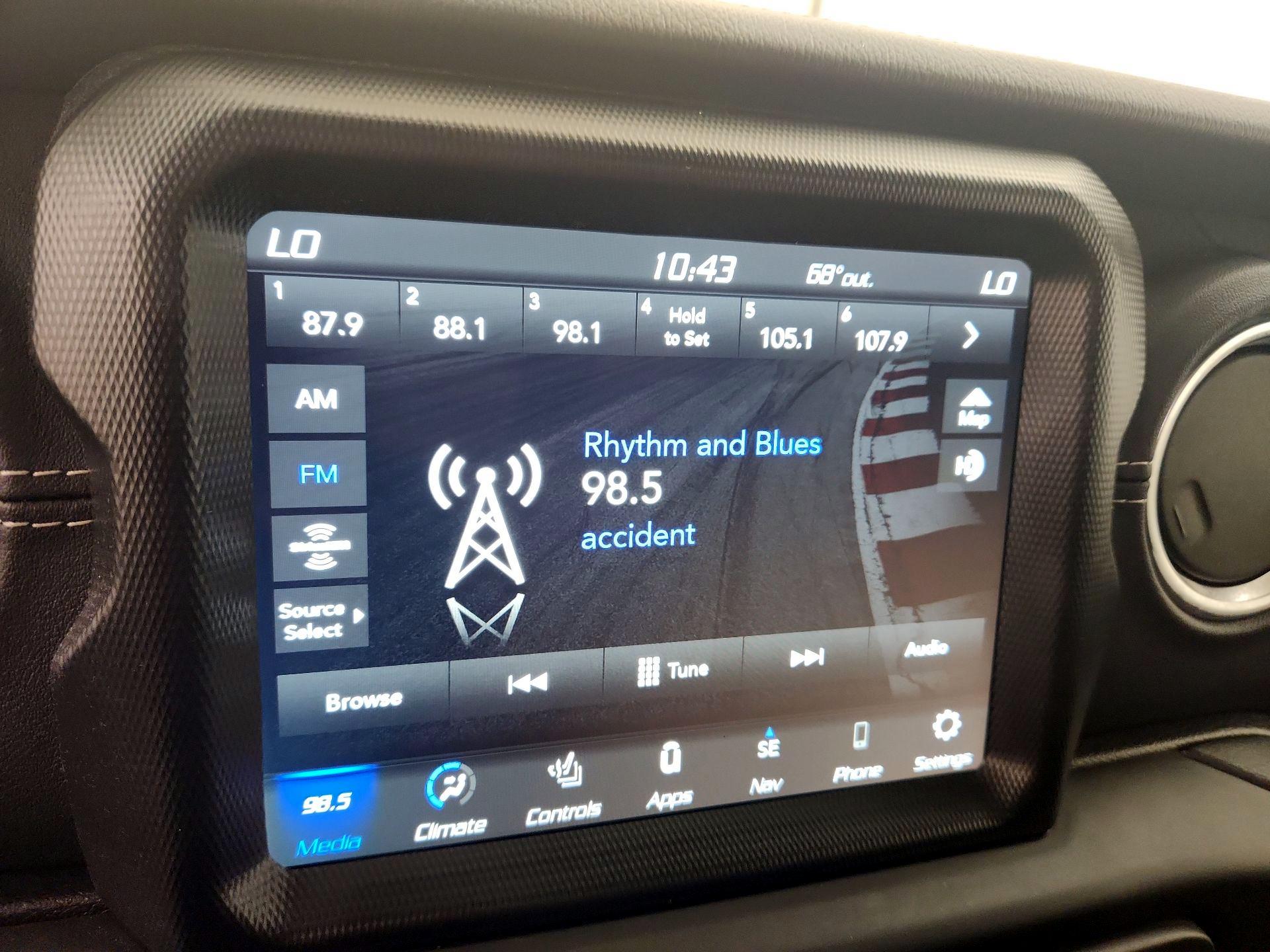 Thumbnail: 2022 Jeep Wrangler - 16