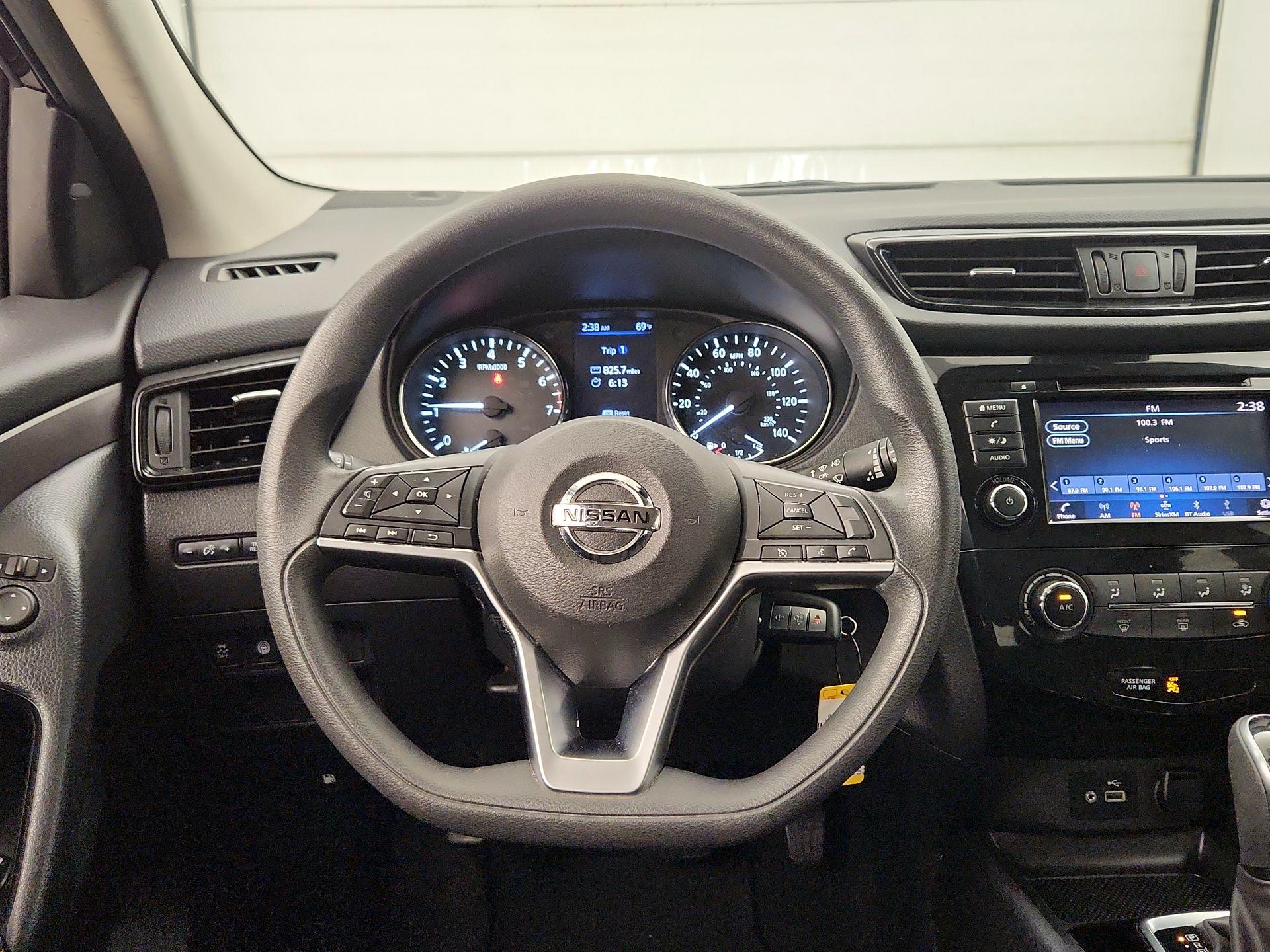 Thumbnail: 2020 Nissan Rogue Sport - 10