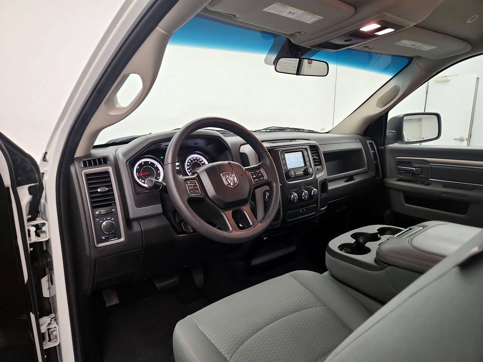 Thumbnail: 2020 RAM 1500 Classic - 9