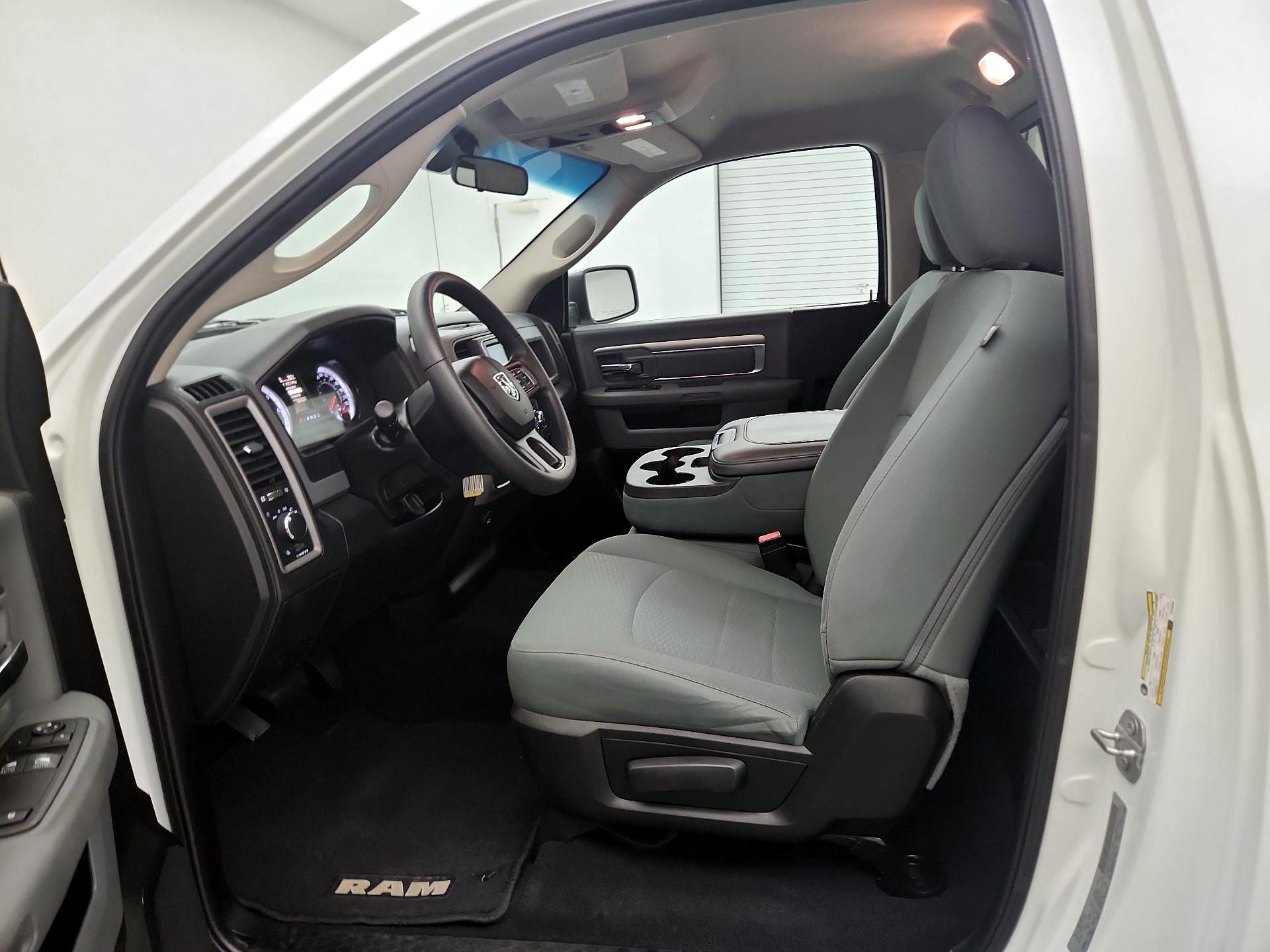 Thumbnail: 2020 RAM 1500 Classic - 11