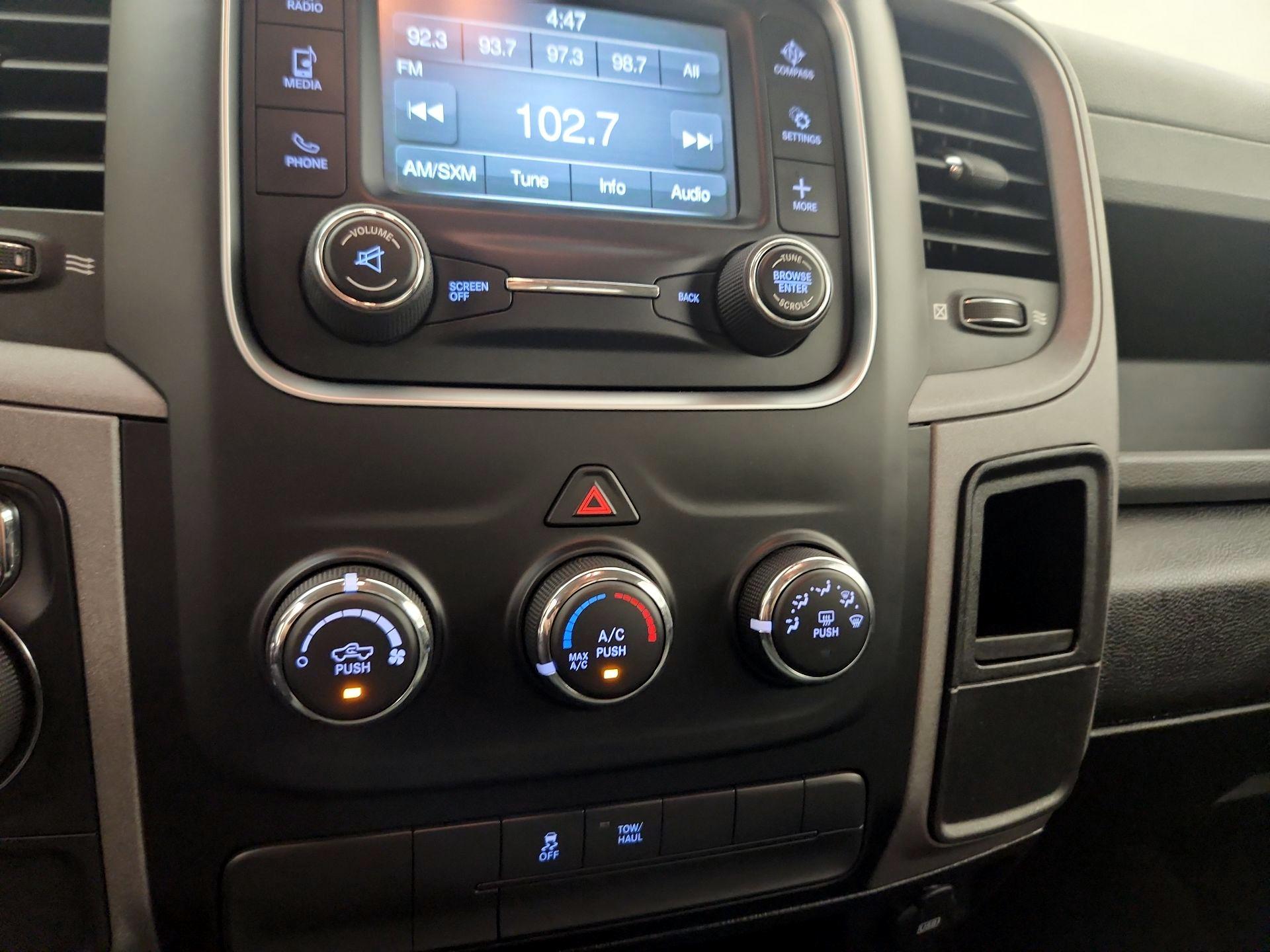 Thumbnail: 2020 RAM 1500 Classic - 16